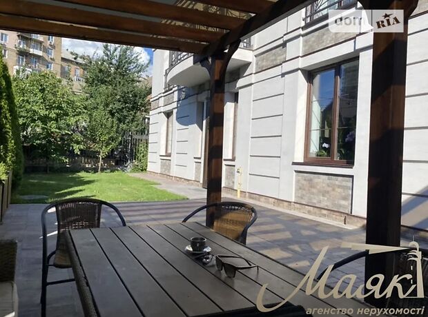 трехэтажный дом с камином, 400 кв. м, кирпич. Продажа в Киеве район Печерский фото 1 трехэтажный дом с камином, 400 кв. м, кирпич. Продажа в Киеве район Печерский фото 1