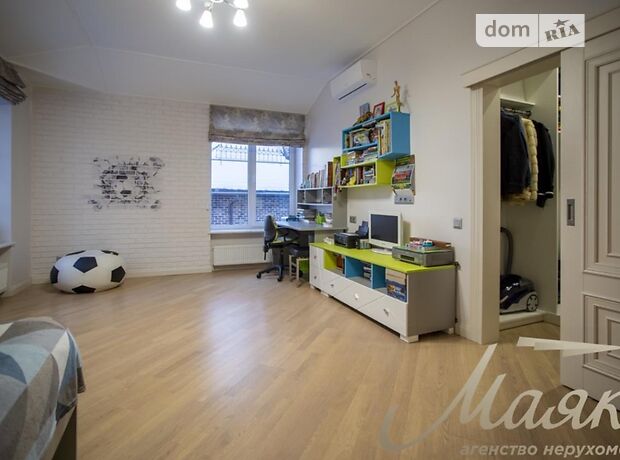 трехэтажный дом с камином, 400 кв. м, кирпич. Продажа в Киеве район Печерский фото 1 трехэтажный дом с камином, 400 кв. м, кирпич. Продажа в Киеве район Печерский фото 1