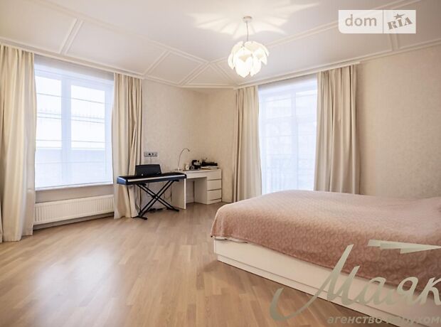 трехэтажный дом с камином, 400 кв. м, кирпич. Продажа в Киеве район Печерский фото 1 трехэтажный дом с камином, 400 кв. м, кирпич. Продажа в Киеве район Печерский фото 1