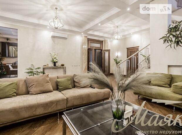 трехэтажный дом с камином, 400 кв. м, кирпич. Продажа в Киеве район Печерский фото 1 трехэтажный дом с камином, 400 кв. м, кирпич. Продажа в Киеве район Печерский фото 1