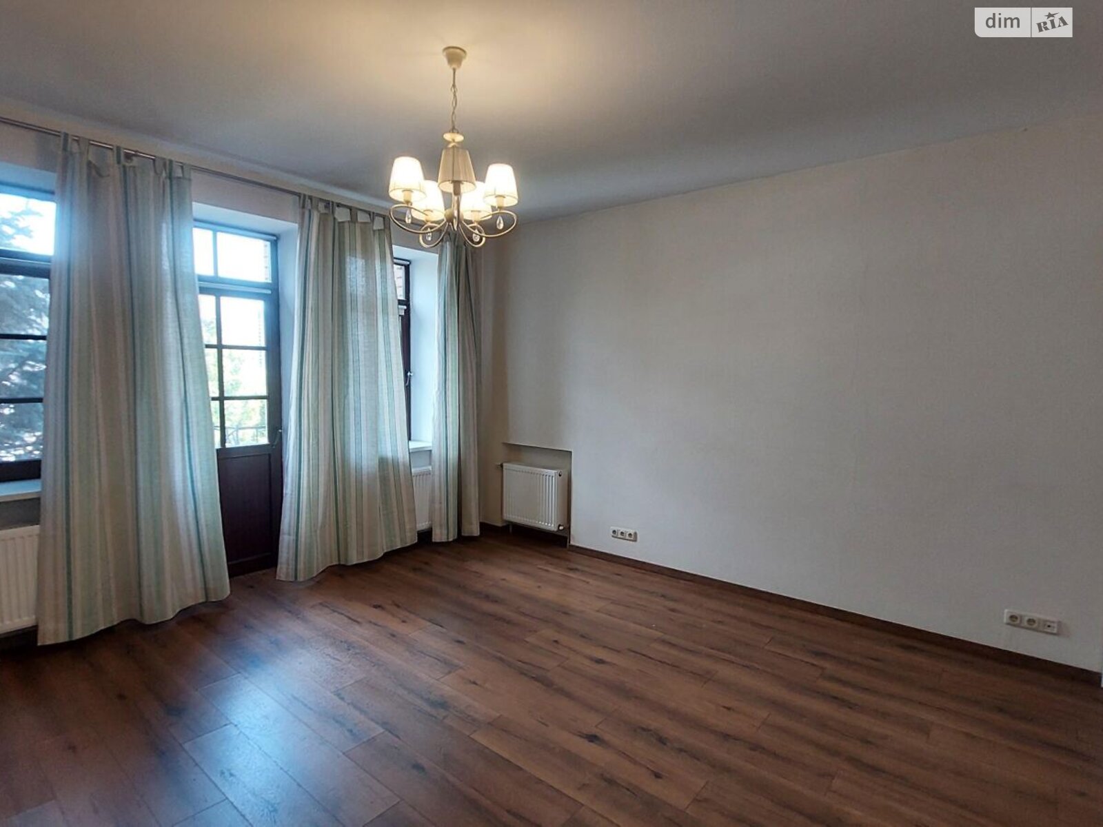 триповерховий будинок з балконом, 377 кв. м, кирпич. Продаж в Києві, район Печерський фото 1 триповерховий будинок з балконом, 377 кв. м, кирпич. Продаж в Києві, район Печерський фото 1