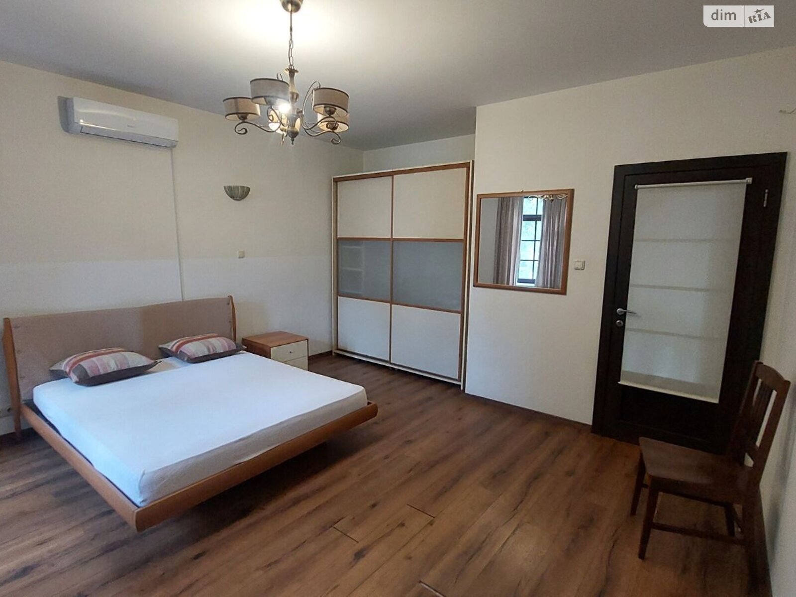 триповерховий будинок з балконом, 377 кв. м, кирпич. Продаж в Києві, район Печерський фото 1 триповерховий будинок з балконом, 377 кв. м, кирпич. Продаж в Києві, район Печерський фото 1