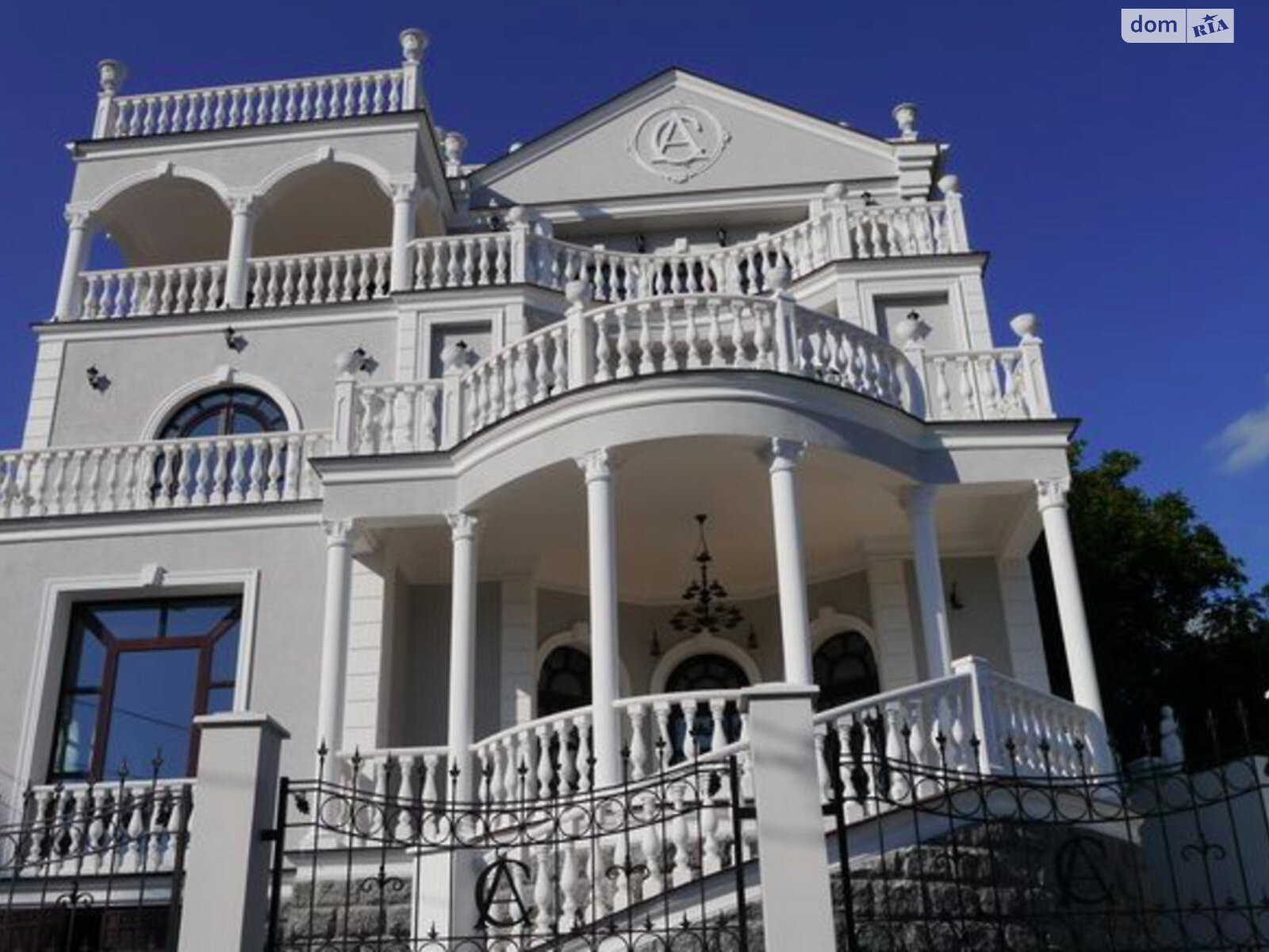 триповерховий будинок, 800 кв. м, кирпич. Продаж в Києві, район Печерський фото 1 триповерховий будинок, 800 кв. м, кирпич. Продаж в Києві, район Печерський фото 1