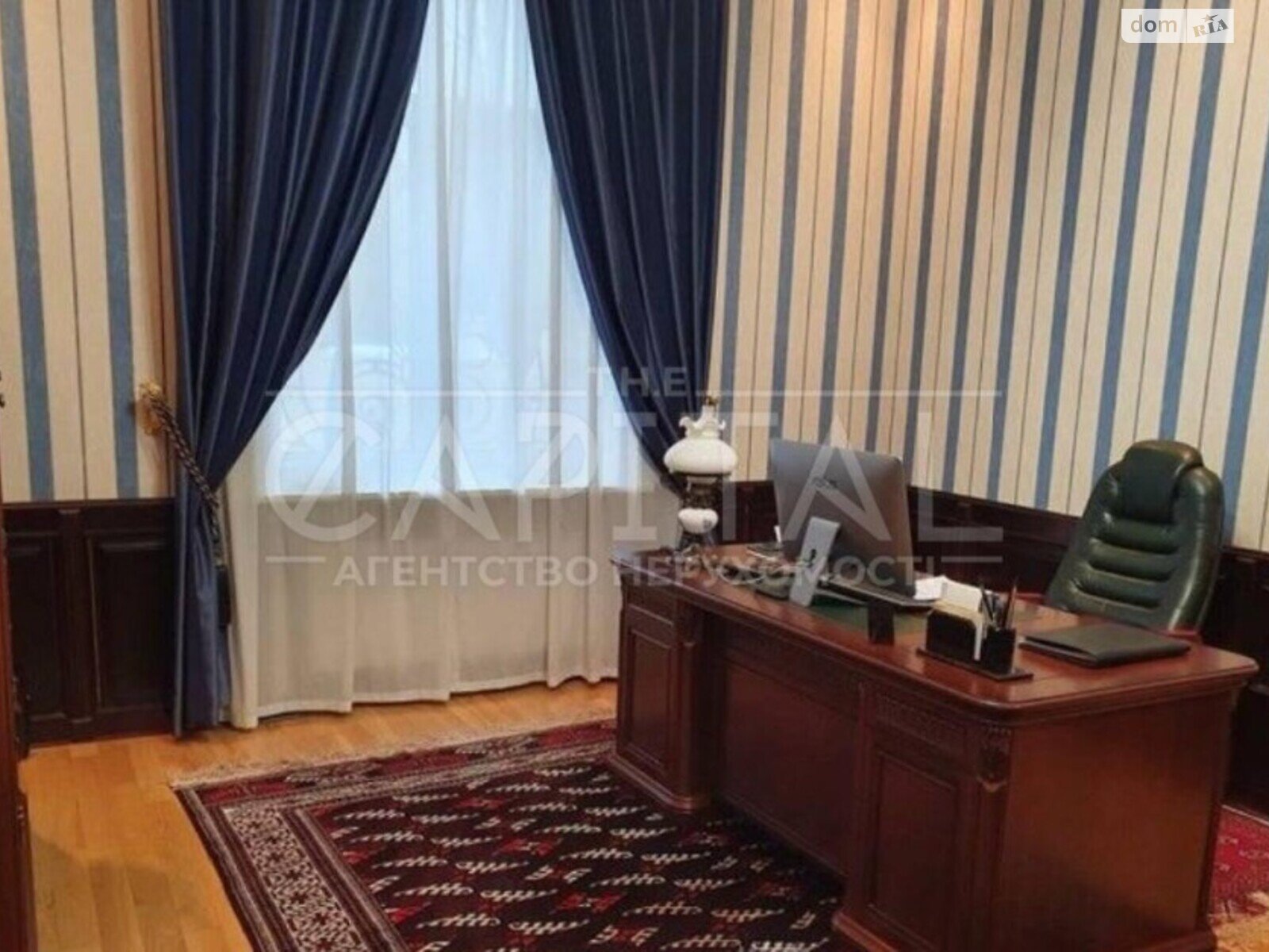 трехэтажный дом с гаражом, 710 кв. м, кирпич. Продажа в Киеве район Печерский фото 1