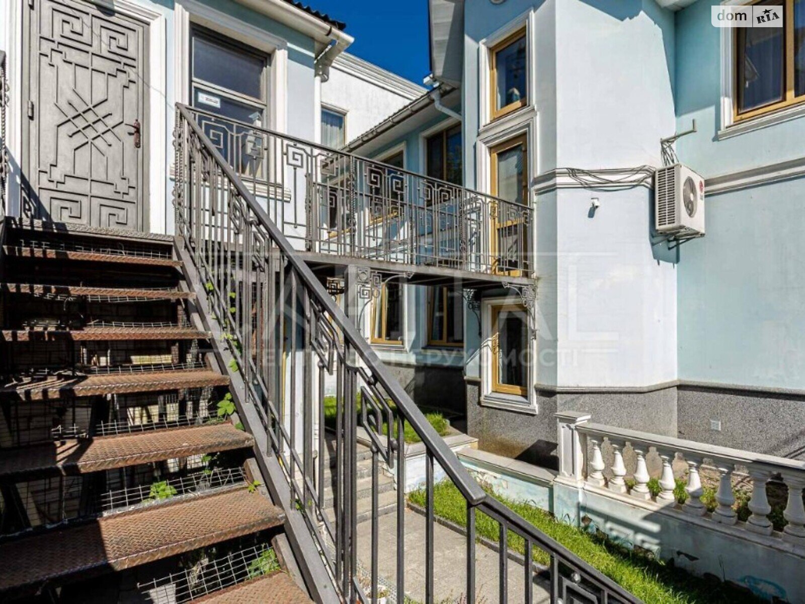 триповерховий будинок з верандою, 460 кв. м, цегла. Продаж в Києві, район Печерський фото 1 триповерховий будинок з верандою, 460 кв. м, цегла. Продаж в Києві, район Печерський фото 1