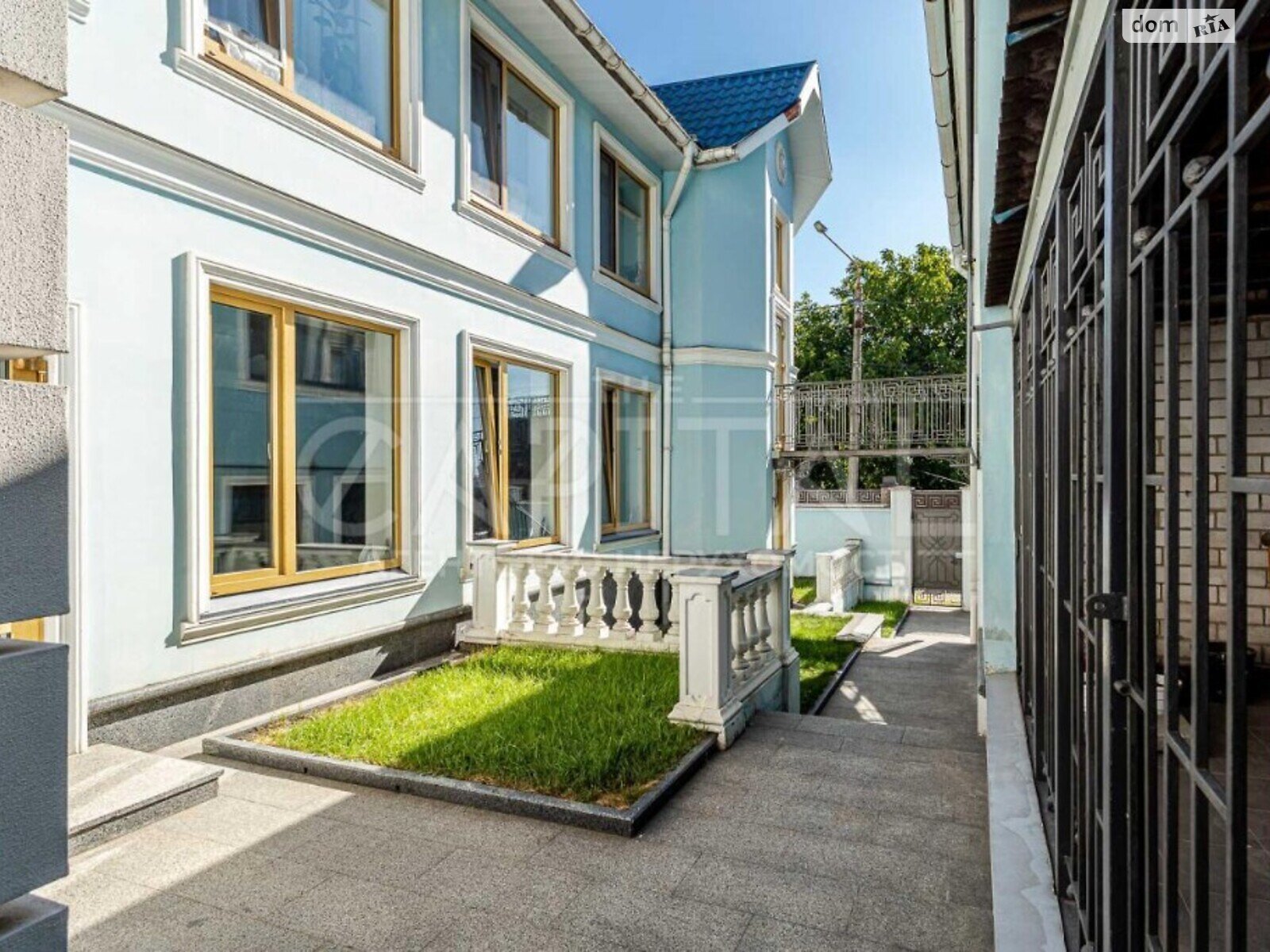 триповерховий будинок з верандою, 460 кв. м, цегла. Продаж в Києві, район Печерський фото 1 триповерховий будинок з верандою, 460 кв. м, цегла. Продаж в Києві, район Печерський фото 1