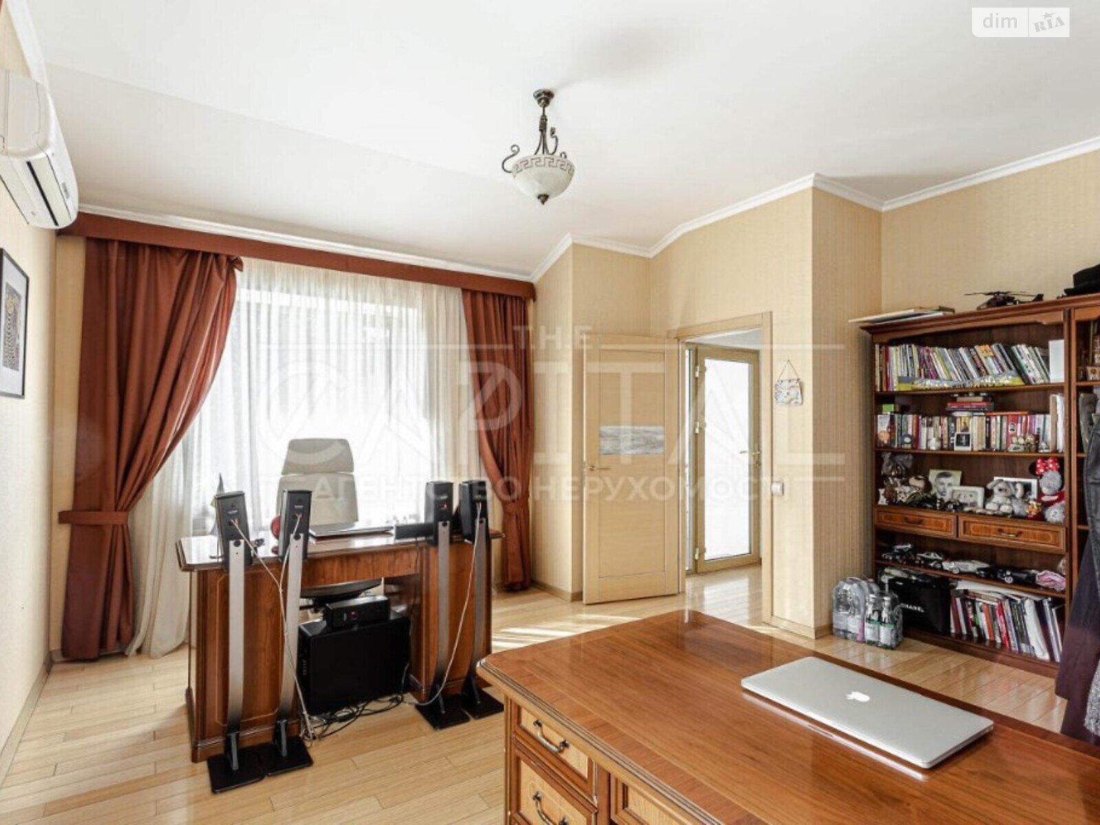 двухэтажный дом с ремонтом, 420 кв. м, кирпич. Продажа в Киеве район Печерский фото 1 двухэтажный дом с ремонтом, 420 кв. м, кирпич. Продажа в Киеве район Печерский фото 1