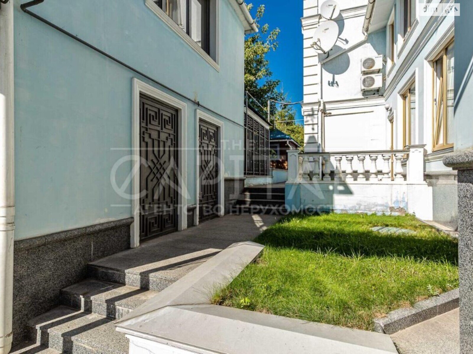 двухэтажный дом с ремонтом, 460 кв. м, кирпич. Продажа в Киеве район Печерский фото 1