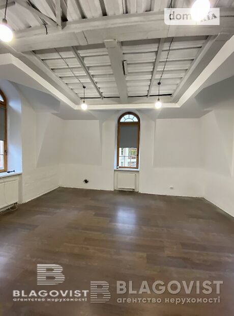 триповерховий будинок з підвалом, 772 кв. м, цегла. Продаж в Києві, район Поділ фото 1 триповерховий будинок з підвалом, 772 кв. м, цегла. Продаж в Києві, район Поділ фото 1
