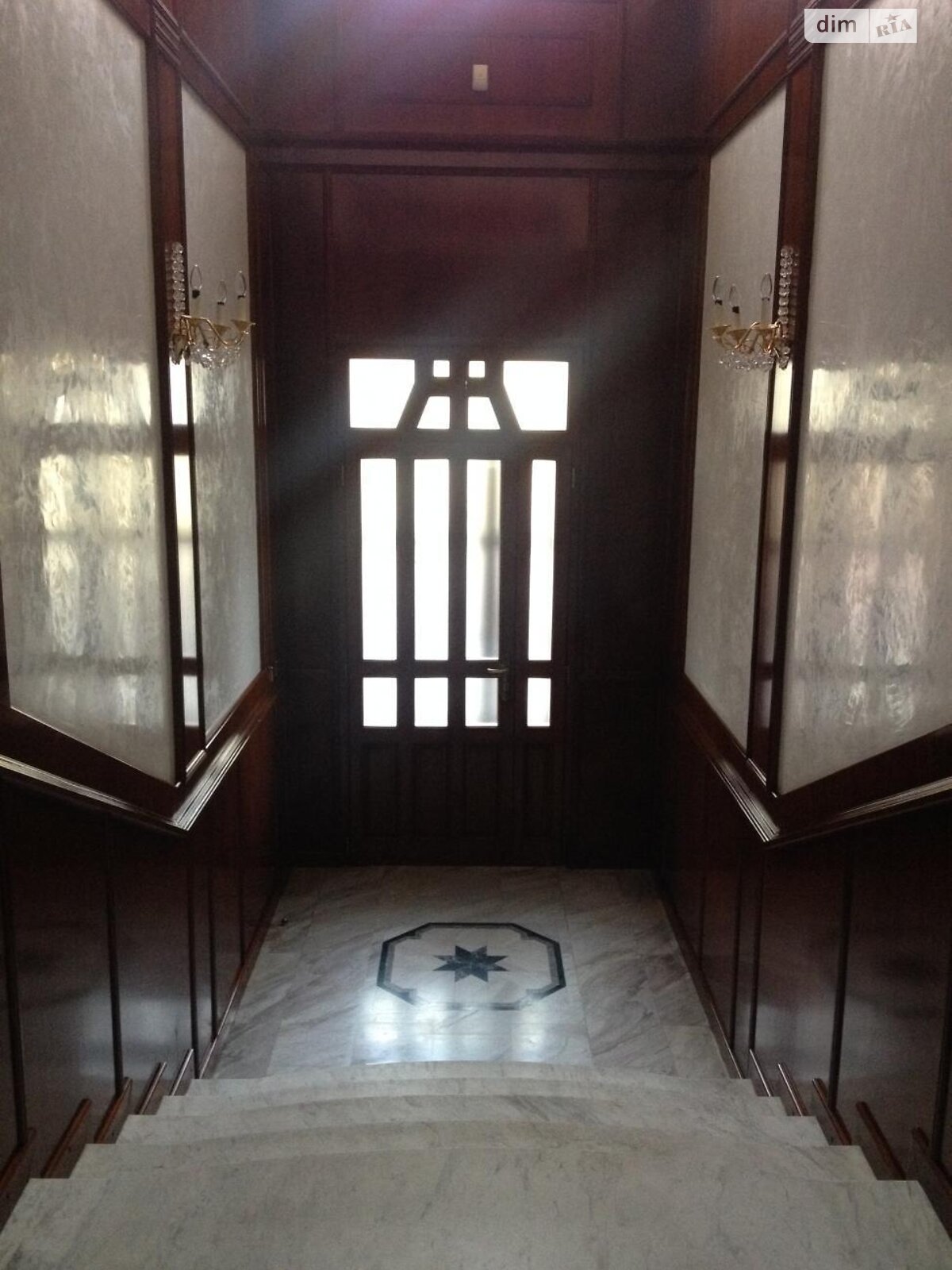 триповерховий будинок, 570 кв. м, кирпич. Продаж в Києві, район Поділ фото 1 триповерховий будинок, 570 кв. м, кирпич. Продаж в Києві, район Поділ фото 1