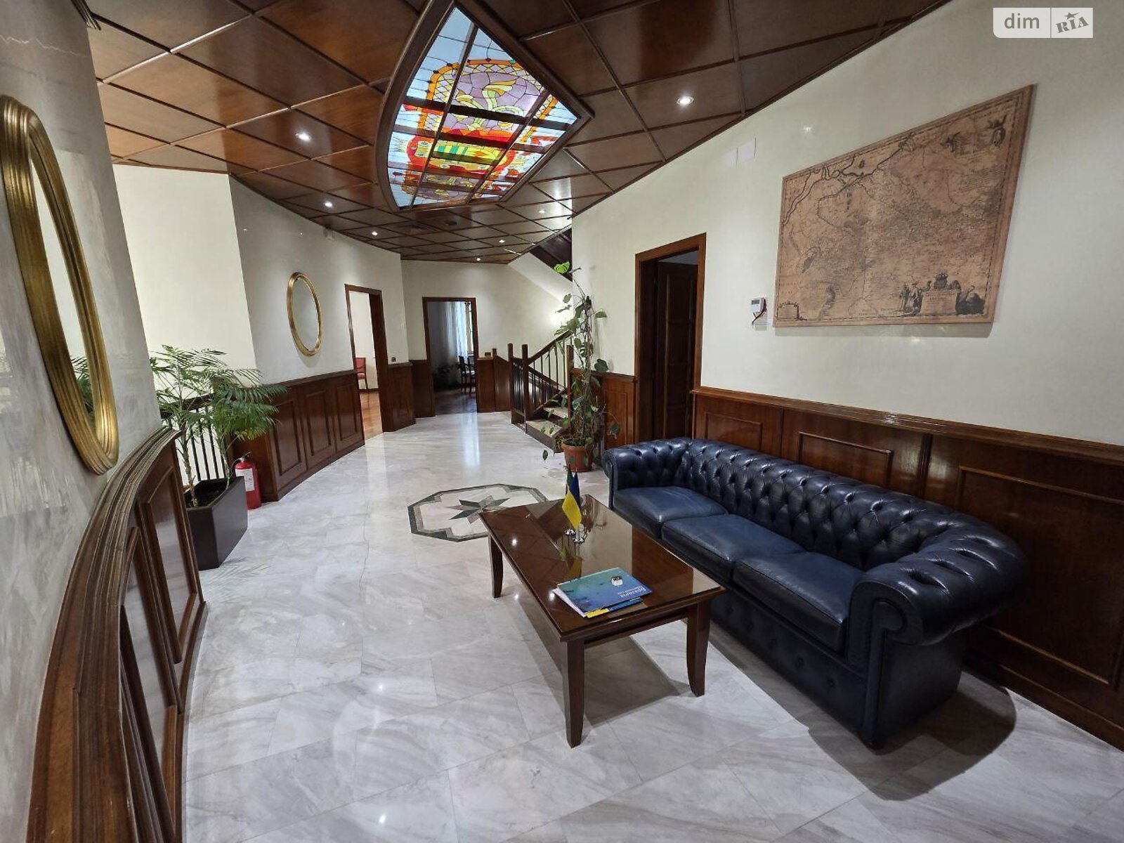 трехэтажный дом, 570 кв. м, кирпич. Продажа в Киеве район Подол фото 1 трехэтажный дом, 570 кв. м, кирпич. Продажа в Киеве район Подол фото 1