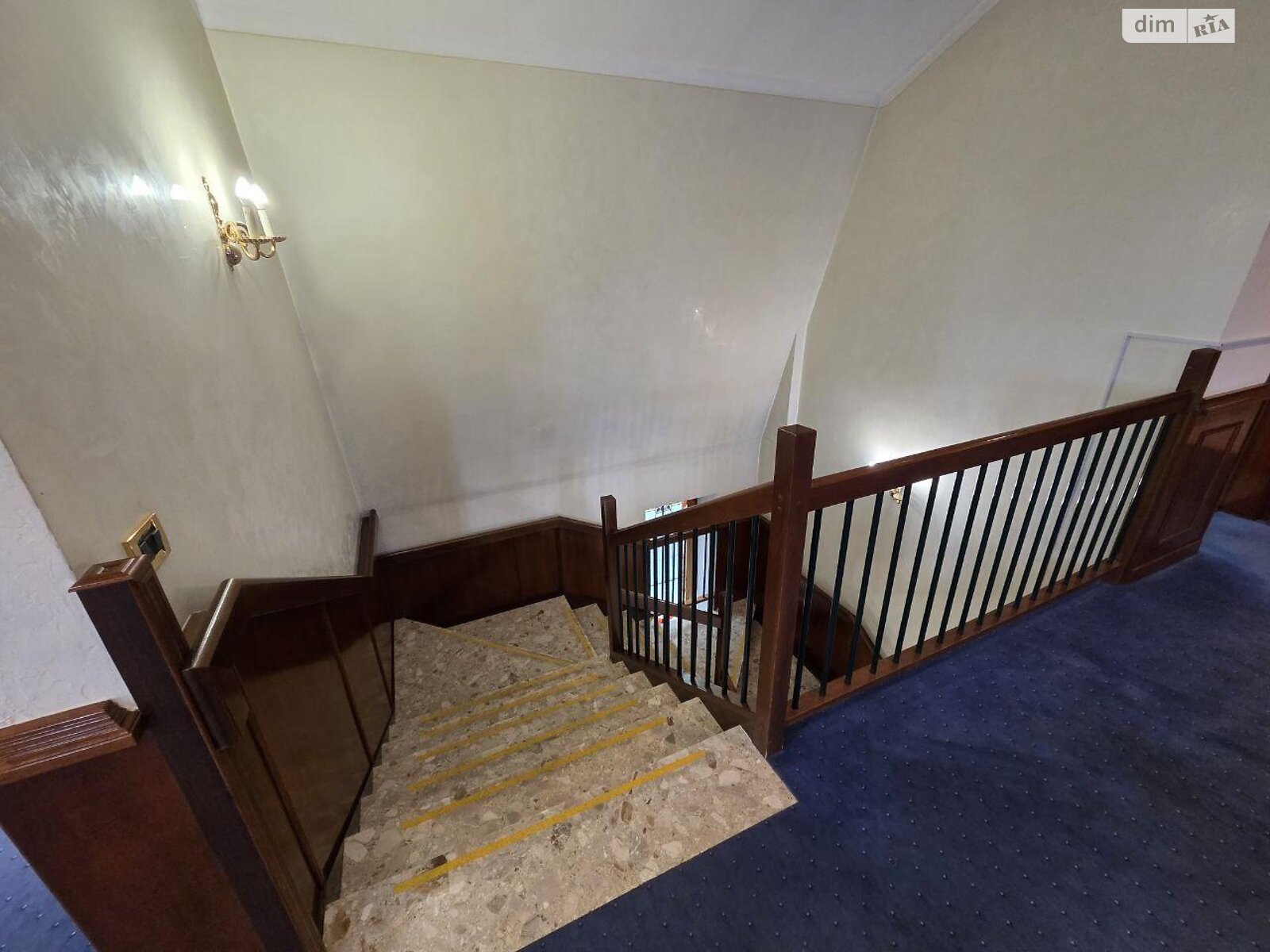 трехэтажный дом, 570 кв. м, кирпич. Продажа в Киеве район Подол фото 1 трехэтажный дом, 570 кв. м, кирпич. Продажа в Киеве район Подол фото 1