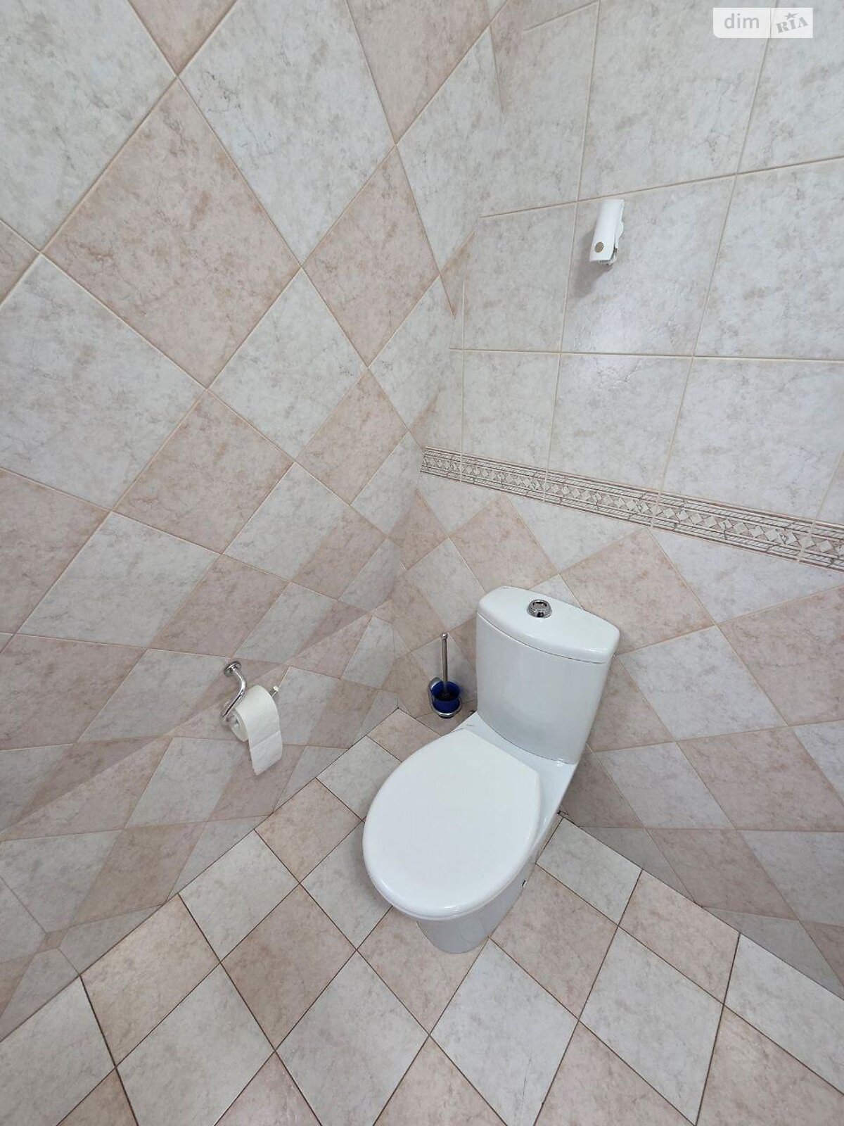 трехэтажный дом, 570 кв. м, кирпич. Продажа в Киеве район Подол фото 1 трехэтажный дом, 570 кв. м, кирпич. Продажа в Киеве район Подол фото 1