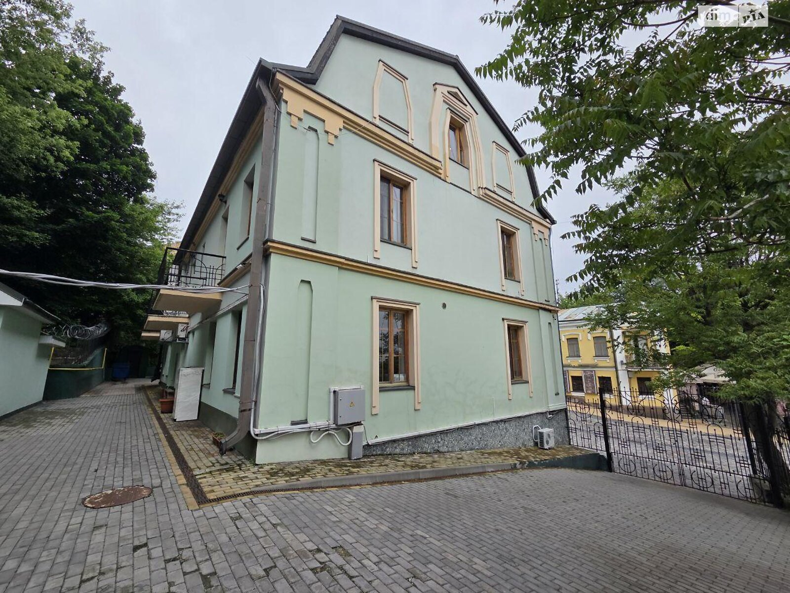 трехэтажный дом, 570 кв. м, кирпич. Продажа в Киеве район Подол фото 1 трехэтажный дом, 570 кв. м, кирпич. Продажа в Киеве район Подол фото 1