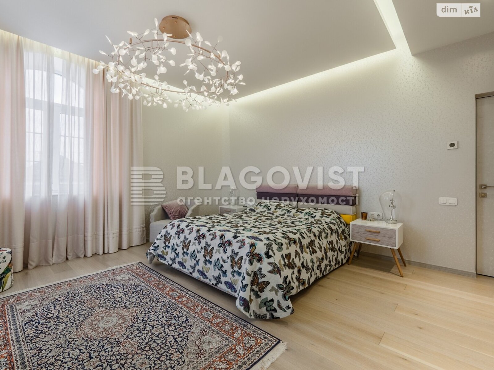 трехэтажный дом с верандой, 640 кв. м, кирпич. Продажа в Киеве район Подольский фото 1 трехэтажный дом с верандой, 640 кв. м, кирпич. Продажа в Киеве район Подольский фото 1