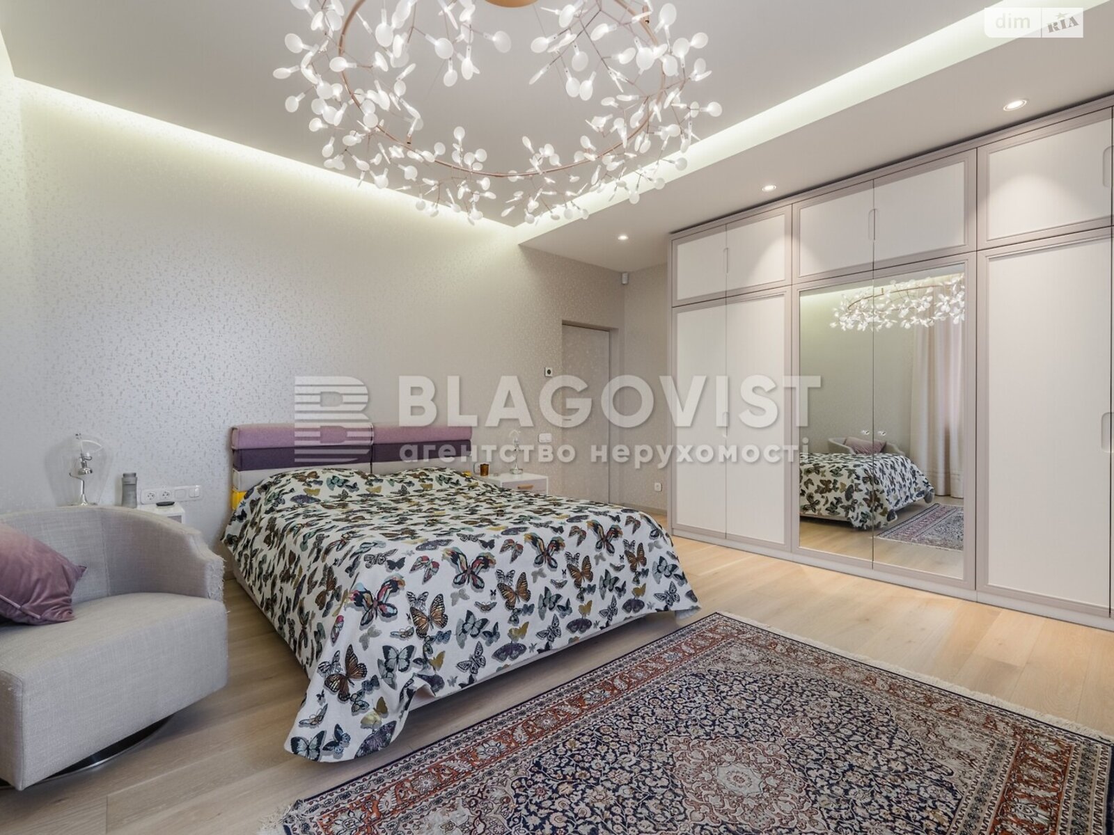 трехэтажный дом с верандой, 640 кв. м, кирпич. Продажа в Киеве район Подольский фото 1 трехэтажный дом с верандой, 640 кв. м, кирпич. Продажа в Киеве район Подольский фото 1