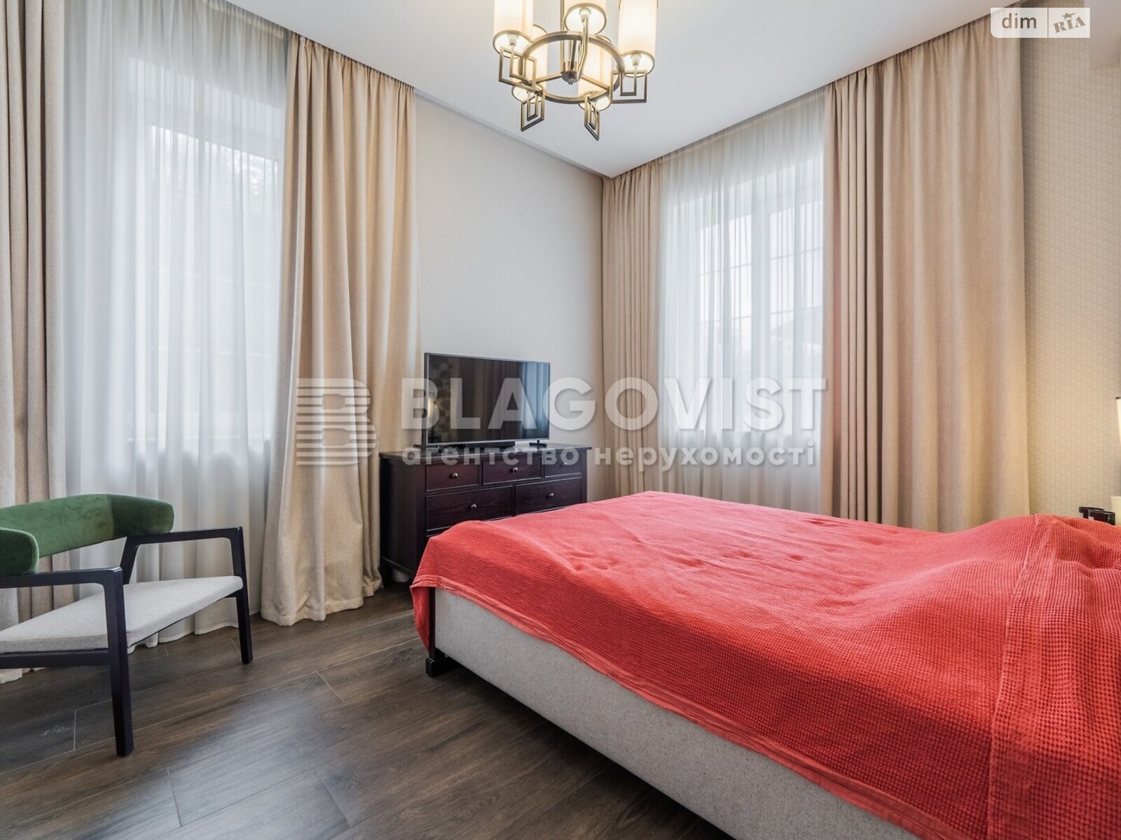 трехэтажный дом с верандой, 640 кв. м, кирпич. Продажа в Киеве район Подольский фото 1 трехэтажный дом с верандой, 640 кв. м, кирпич. Продажа в Киеве район Подольский фото 1