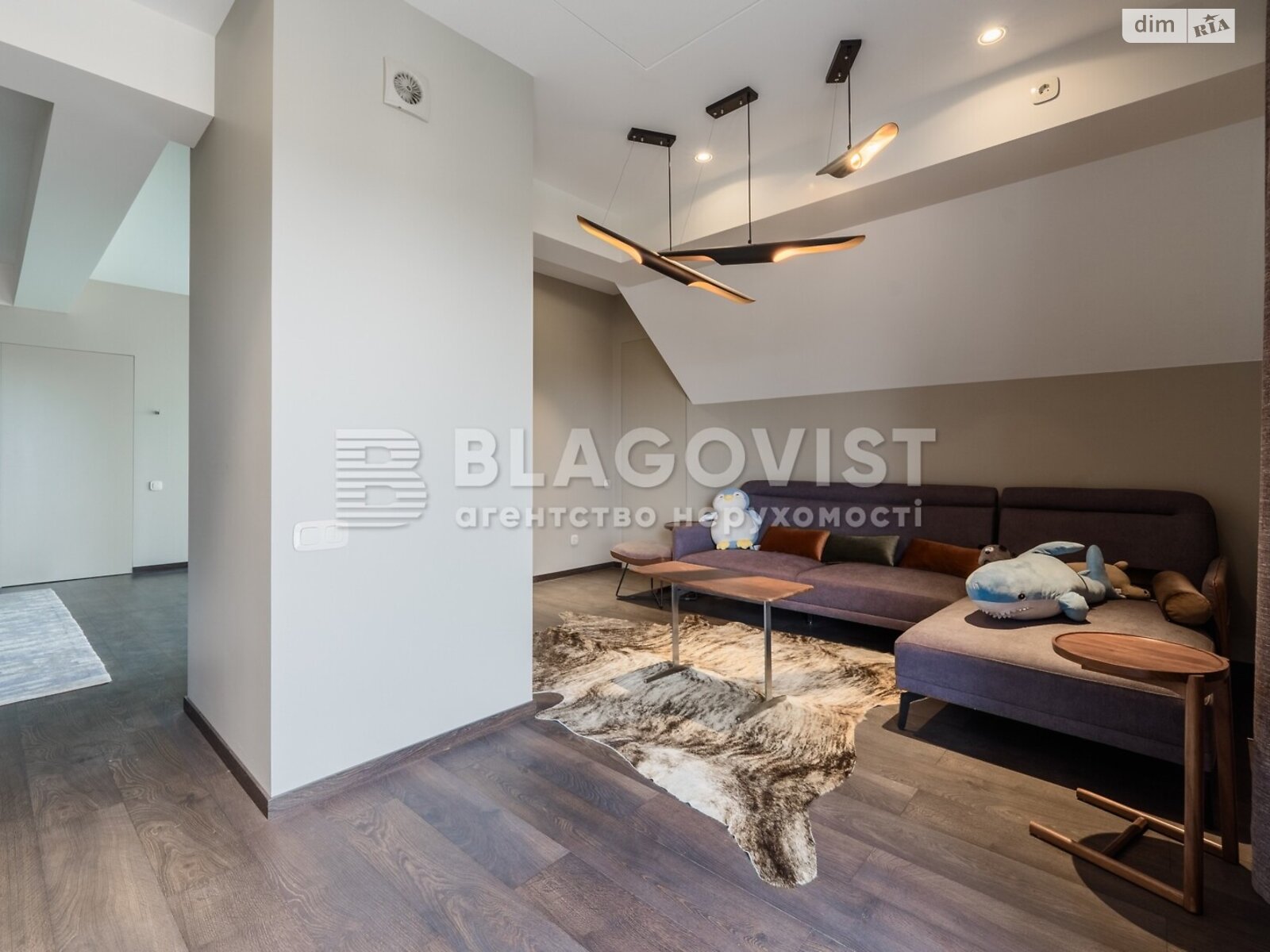 трехэтажный дом с верандой, 640 кв. м, кирпич. Продажа в Киеве район Подольский фото 1 трехэтажный дом с верандой, 640 кв. м, кирпич. Продажа в Киеве район Подольский фото 1