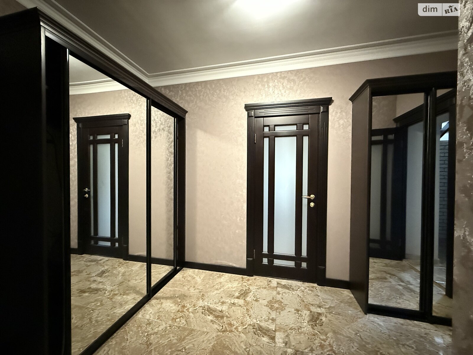 двухэтажный дом с гаражом, 255 кв. м, кирпич. Продажа в Киеве район Подольский фото 1 двухэтажный дом с гаражом, 255 кв. м, кирпич. Продажа в Киеве район Подольский фото 1