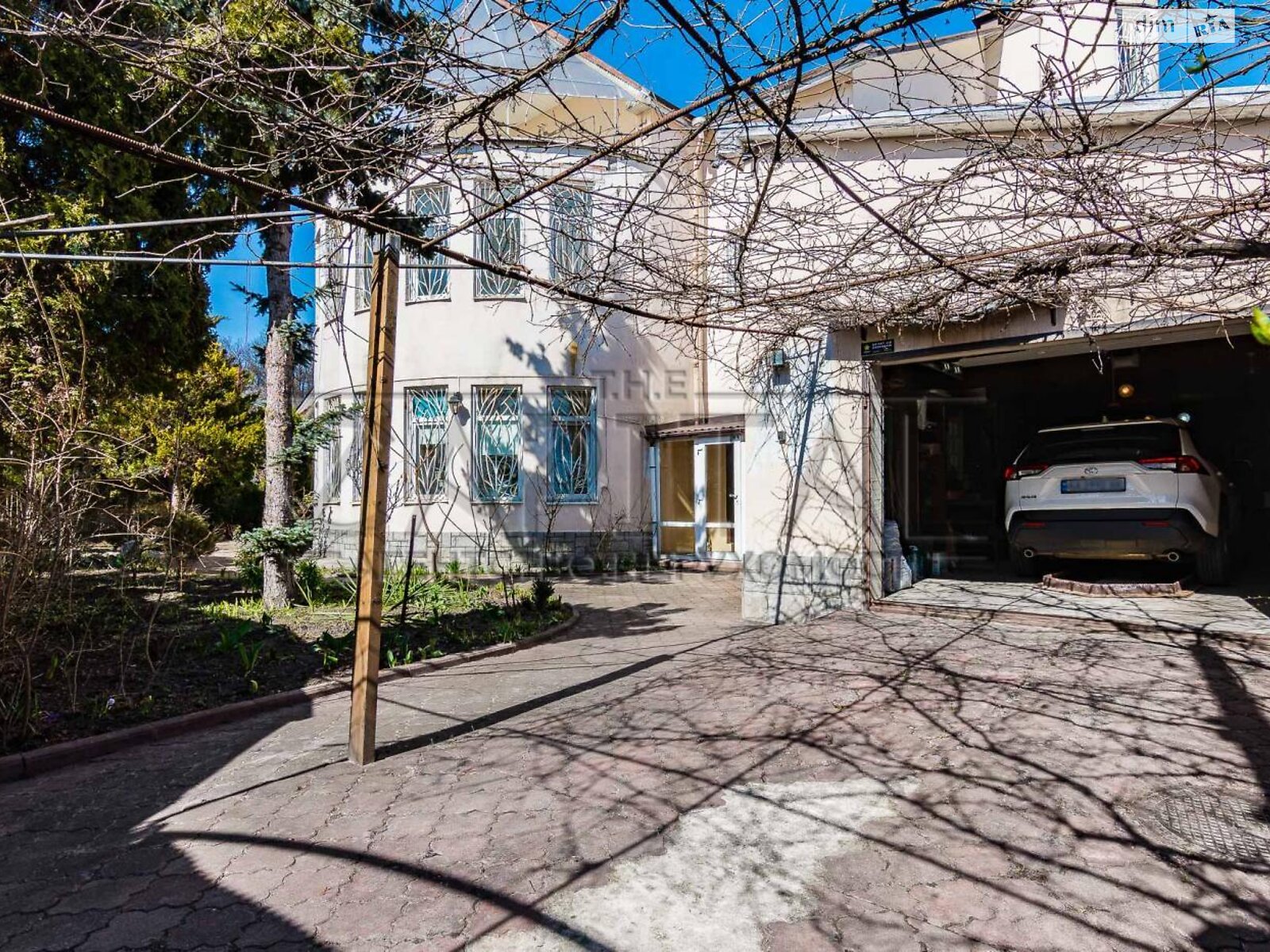 трехэтажный дом с гаражом, 512 кв. м, кирпич. Продажа в Киеве район Подольский фото 1 трехэтажный дом с гаражом, 512 кв. м, кирпич. Продажа в Киеве район Подольский фото 1