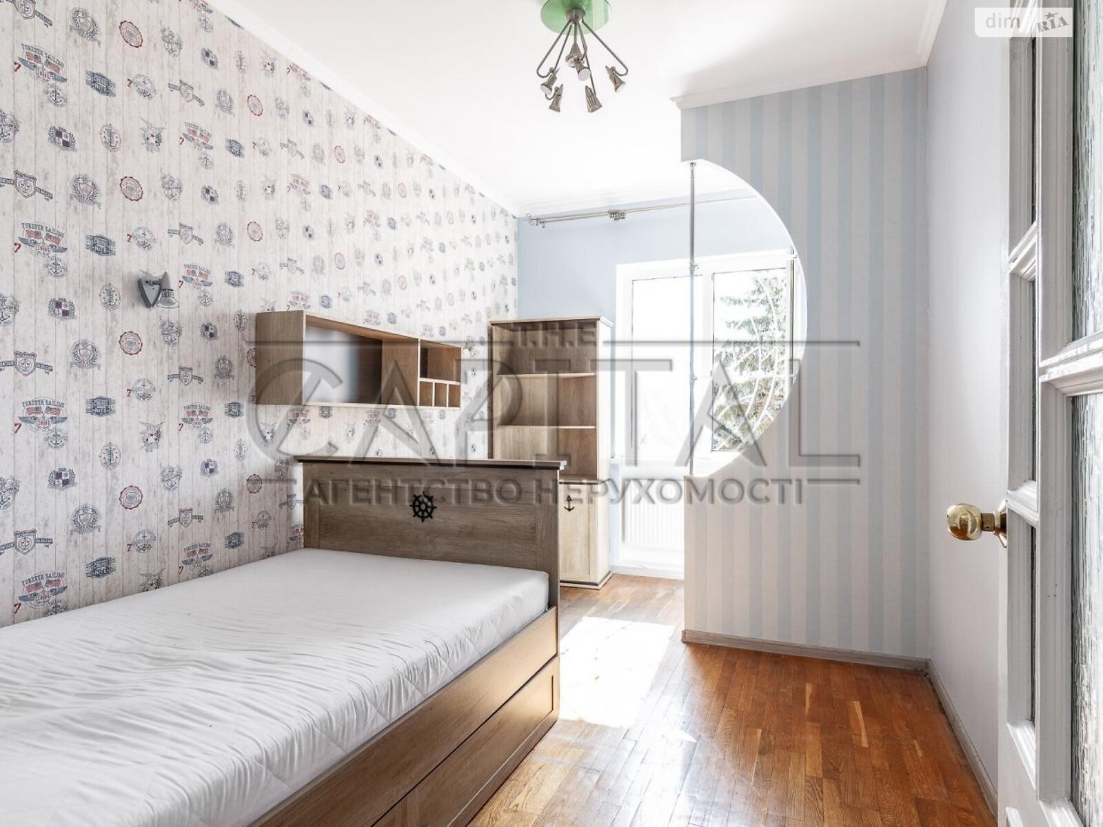 трехэтажный дом с гаражом, 512 кв. м, кирпич. Продажа в Киеве район Подольский фото 1 трехэтажный дом с гаражом, 512 кв. м, кирпич. Продажа в Киеве район Подольский фото 1