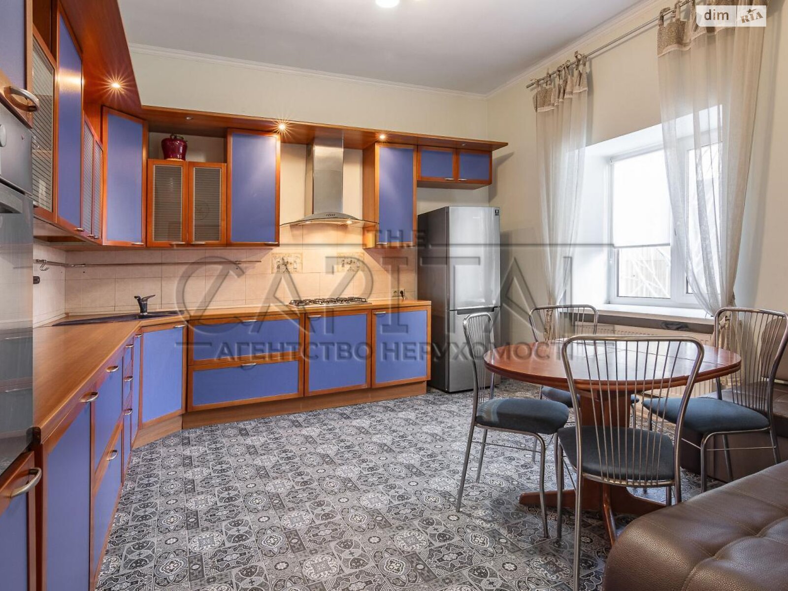 трехэтажный дом с гаражом, 512 кв. м, кирпич. Продажа в Киеве район Подольский фото 1 трехэтажный дом с гаражом, 512 кв. м, кирпич. Продажа в Киеве район Подольский фото 1
