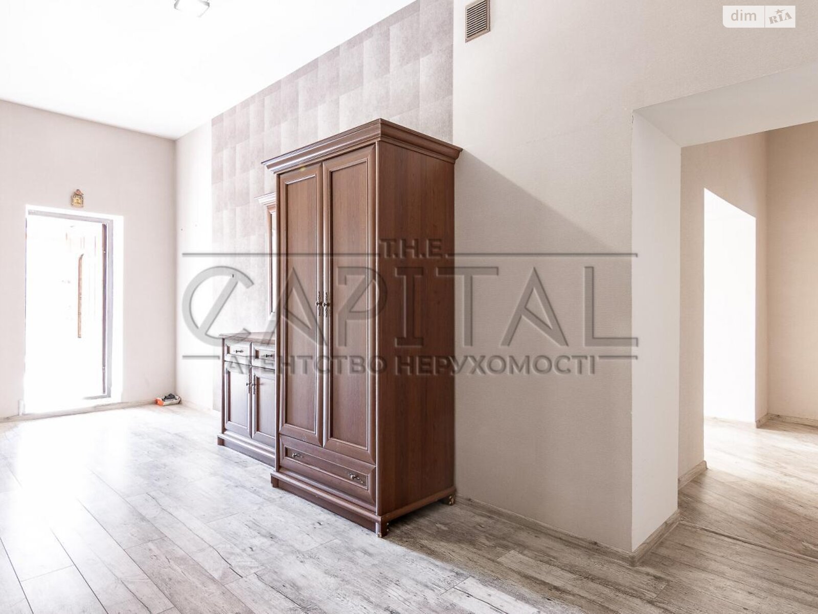 трехэтажный дом с гаражом, 512 кв. м, кирпич. Продажа в Киеве район Подольский фото 1 трехэтажный дом с гаражом, 512 кв. м, кирпич. Продажа в Киеве район Подольский фото 1