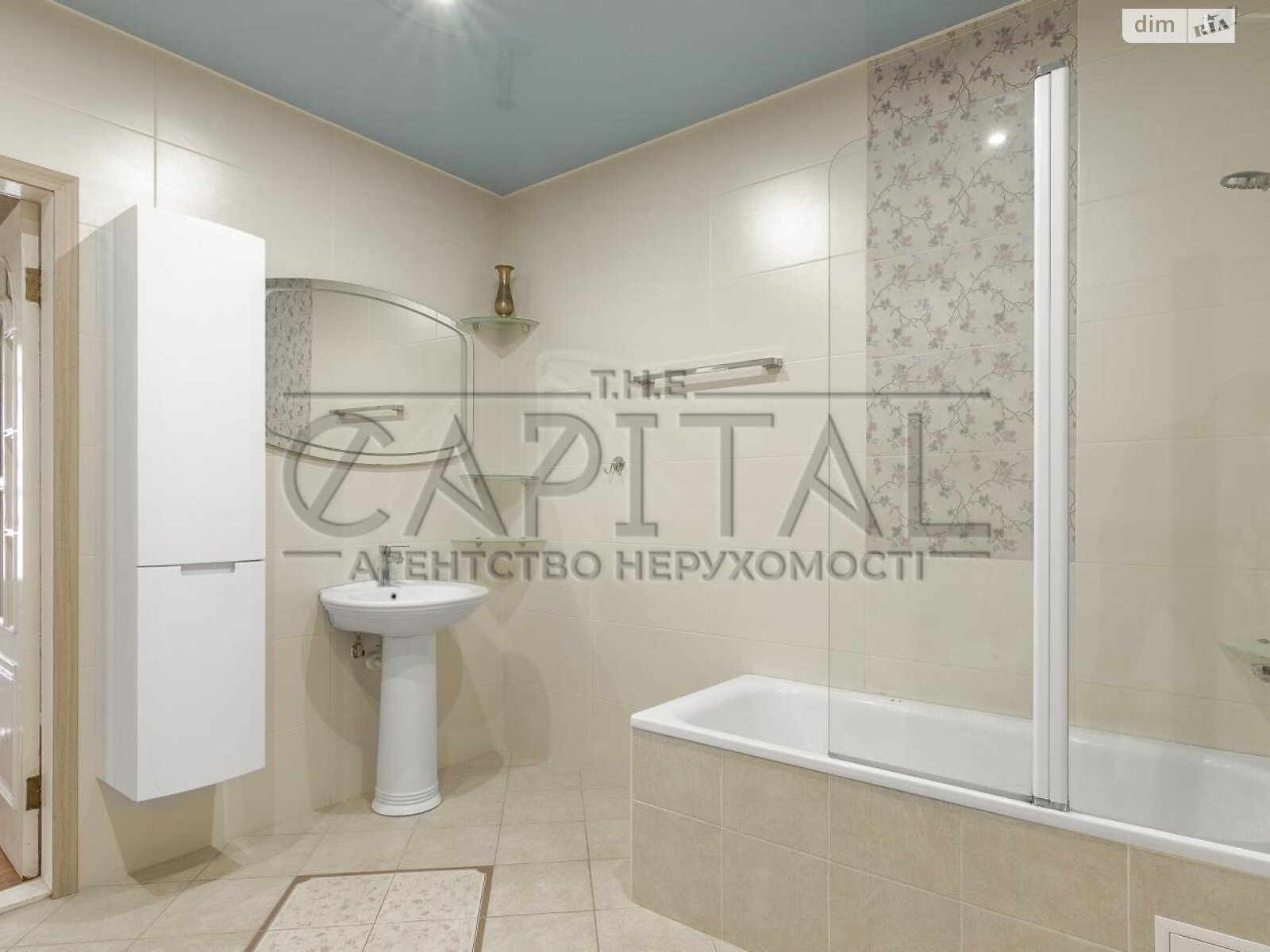трехэтажный дом с гаражом, 512 кв. м, кирпич. Продажа в Киеве район Подольский фото 1 трехэтажный дом с гаражом, 512 кв. м, кирпич. Продажа в Киеве район Подольский фото 1