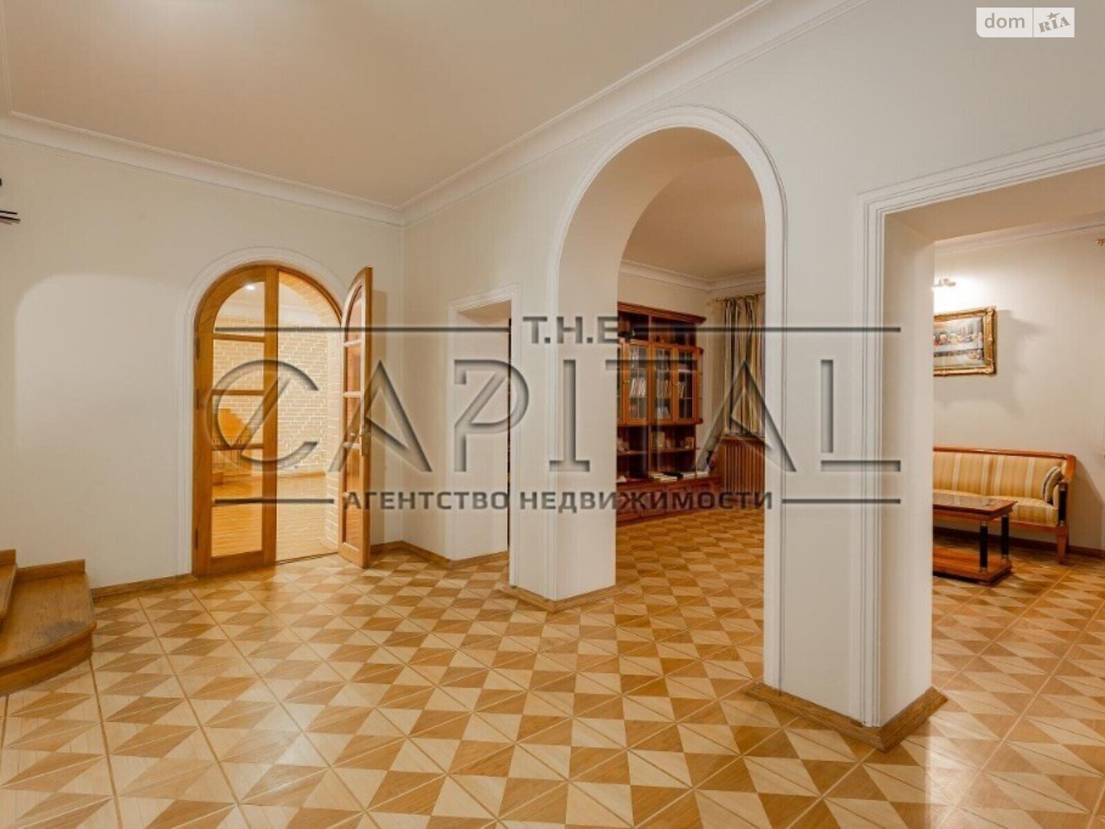 четырехэтажный дом, 800 кв. м, кирпич. Продажа в Киеве район Подольский фото 1 четырехэтажный дом, 800 кв. м, кирпич. Продажа в Киеве район Подольский фото 1