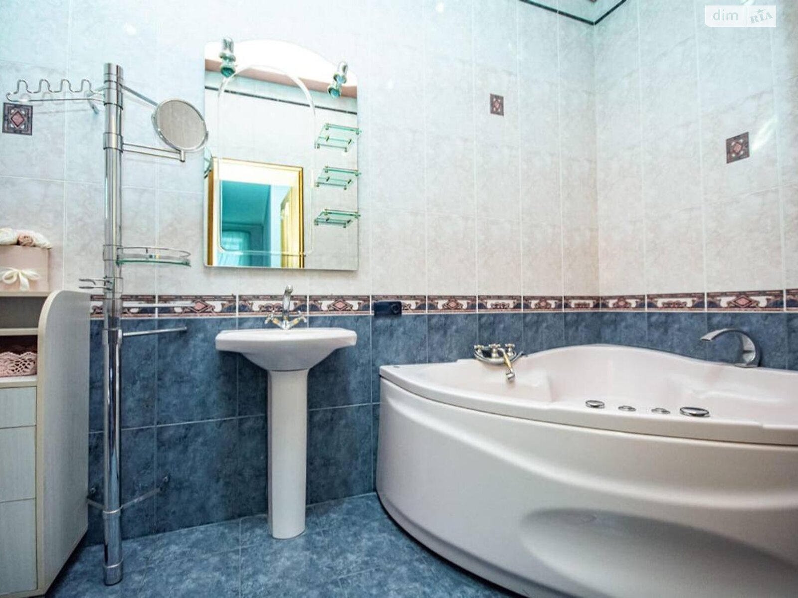 двоповерховий будинок з гаражем, 349.4 кв. м, цегла. Продаж в Києві, район Селище Шевченка фото 1 двоповерховий будинок з гаражем, 349.4 кв. м, цегла. Продаж в Києві, район Селище Шевченка фото 1