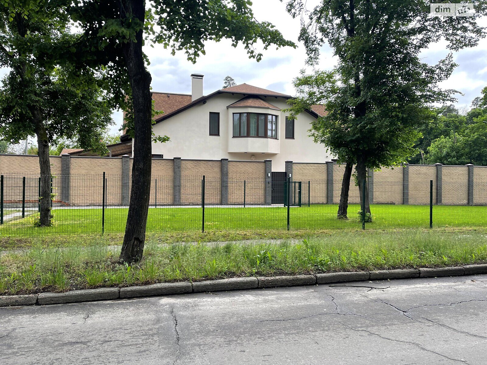 трехэтажный дом с отоплением, 700 кв. м, кирпич. Продажа в Киеве район Пуща-Водица фото 1 трехэтажный дом с отоплением, 700 кв. м, кирпич. Продажа в Киеве район Пуща-Водица фото 1