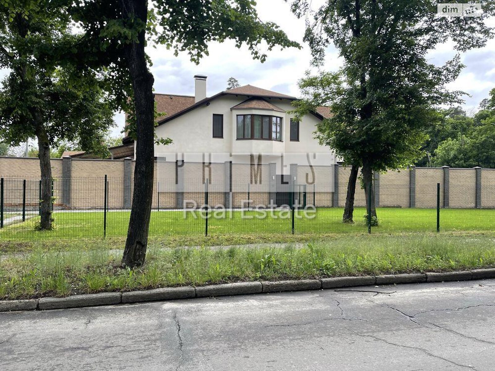 триповерховий будинок з опаленням, 700 кв. м, цегла. Продаж в Києві, район Пуща-Водиця фото 1 триповерховий будинок з опаленням, 700 кв. м, цегла. Продаж в Києві, район Пуща-Водиця фото 1