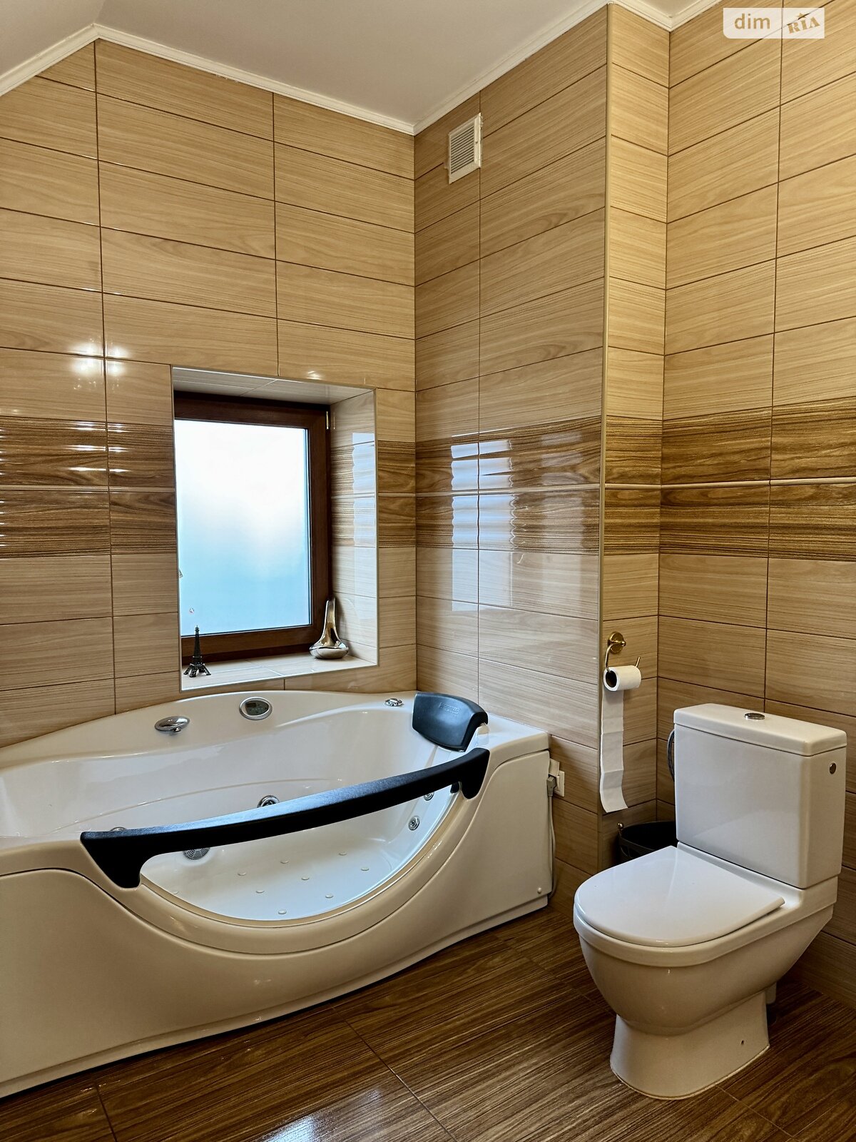 трехэтажный дом с отоплением, 299 кв. м, кирпич. Продажа в Киеве район Русановка фото 1