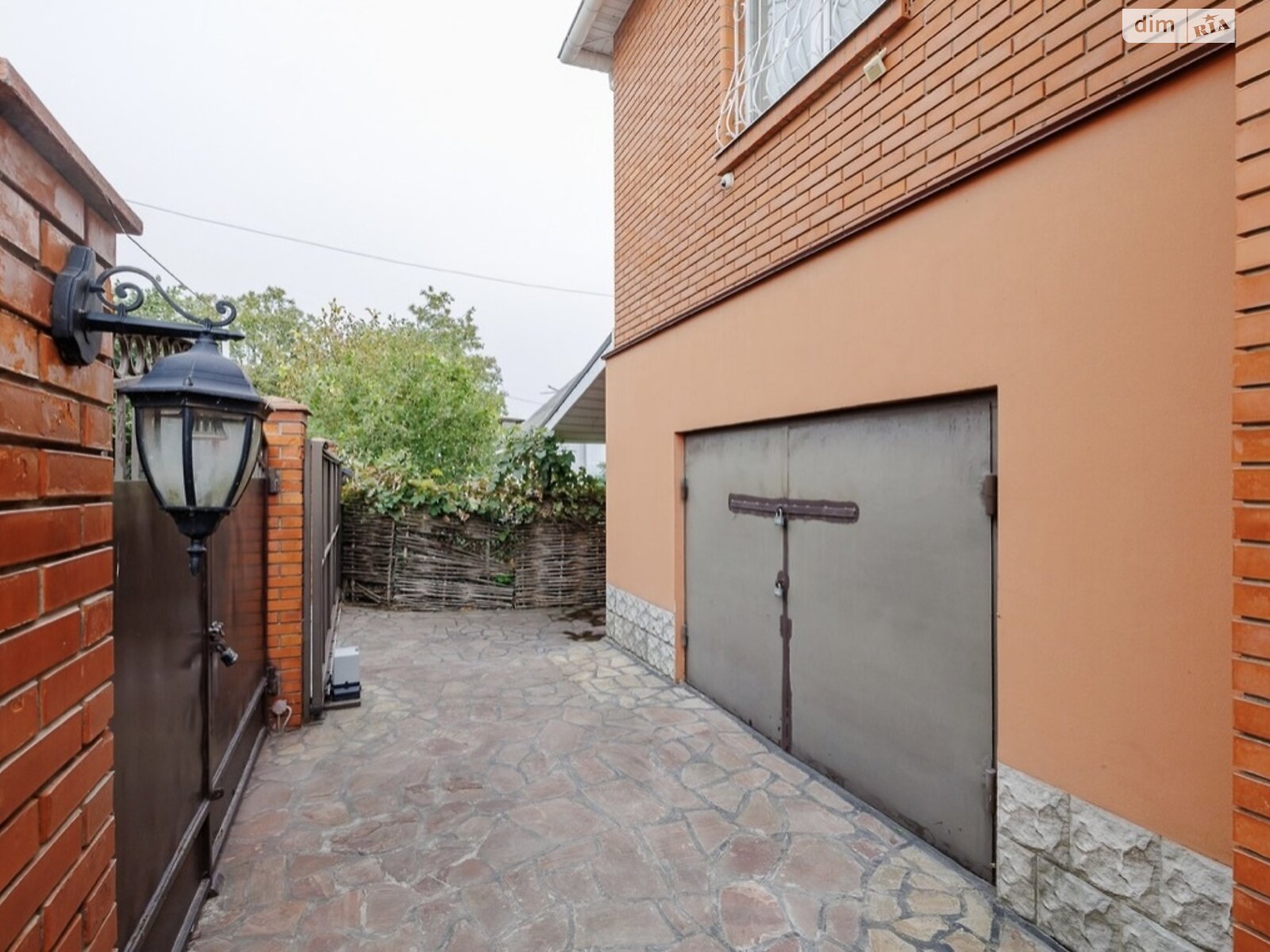 трехэтажный дом с гаражом, 215 кв. м, кирпич. Продажа в Киеве район Русановские Сады фото 1 трехэтажный дом с гаражом, 215 кв. м, кирпич. Продажа в Киеве район Русановские Сады фото 1