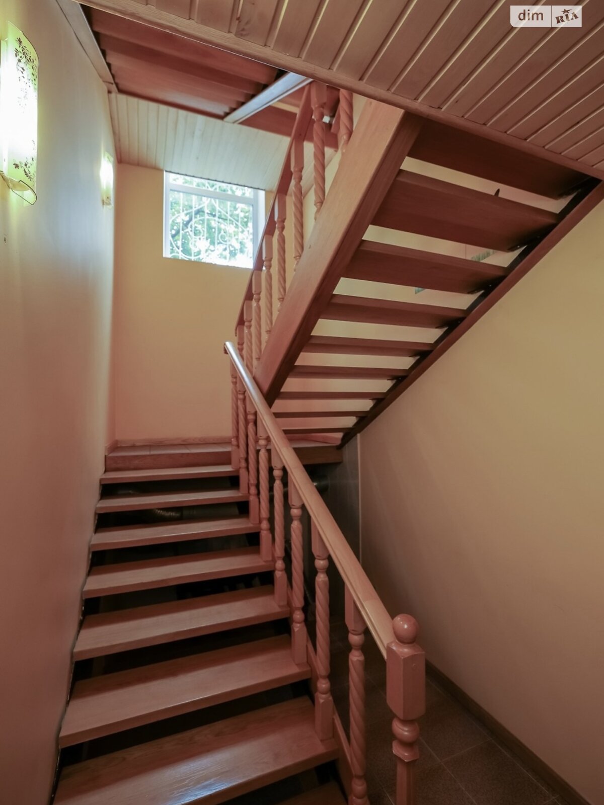 трехэтажный дом с гаражом, 215 кв. м, кирпич. Продажа в Киеве район Русановские Сады фото 1 трехэтажный дом с гаражом, 215 кв. м, кирпич. Продажа в Киеве район Русановские Сады фото 1