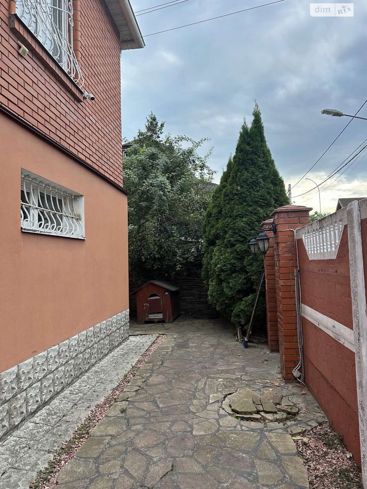 трехэтажный дом с гаражом, 215 кв. м, кирпич. Продажа в Киеве район Русановские Сады фото 1 трехэтажный дом с гаражом, 215 кв. м, кирпич. Продажа в Киеве район Русановские Сады фото 1