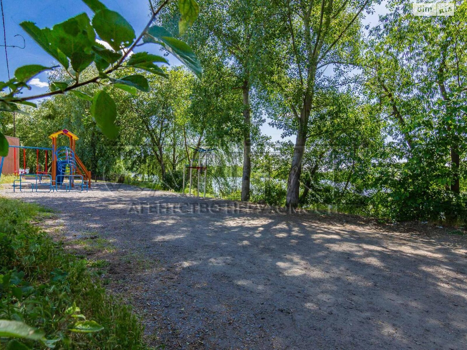 триповерховий будинок бесідка, 130 кв. м, цегла. Продаж у Києві фото 1 триповерховий будинок бесідка, 130 кв. м, цегла. Продаж у Києві фото 1