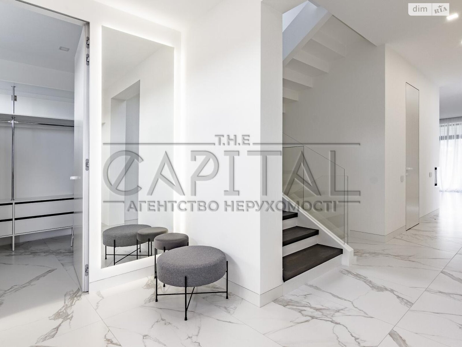 двоповерховий будинок з гаражем, 240 кв. м, цегла. Продаж у Києві фото 1 двоповерховий будинок з гаражем, 240 кв. м, цегла. Продаж у Києві фото 1