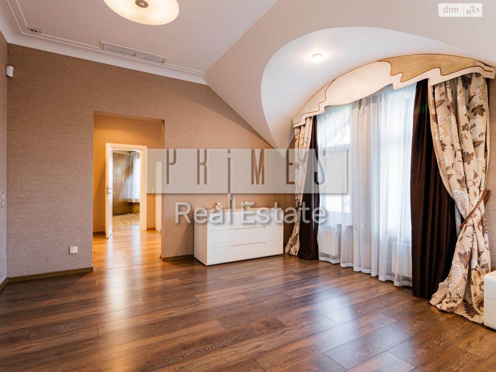 двоповерховий будинок з верандою, 560 кв. м, цегла. Продаж у Києві фото 1 двоповерховий будинок з верандою, 560 кв. м, цегла. Продаж у Києві фото 1