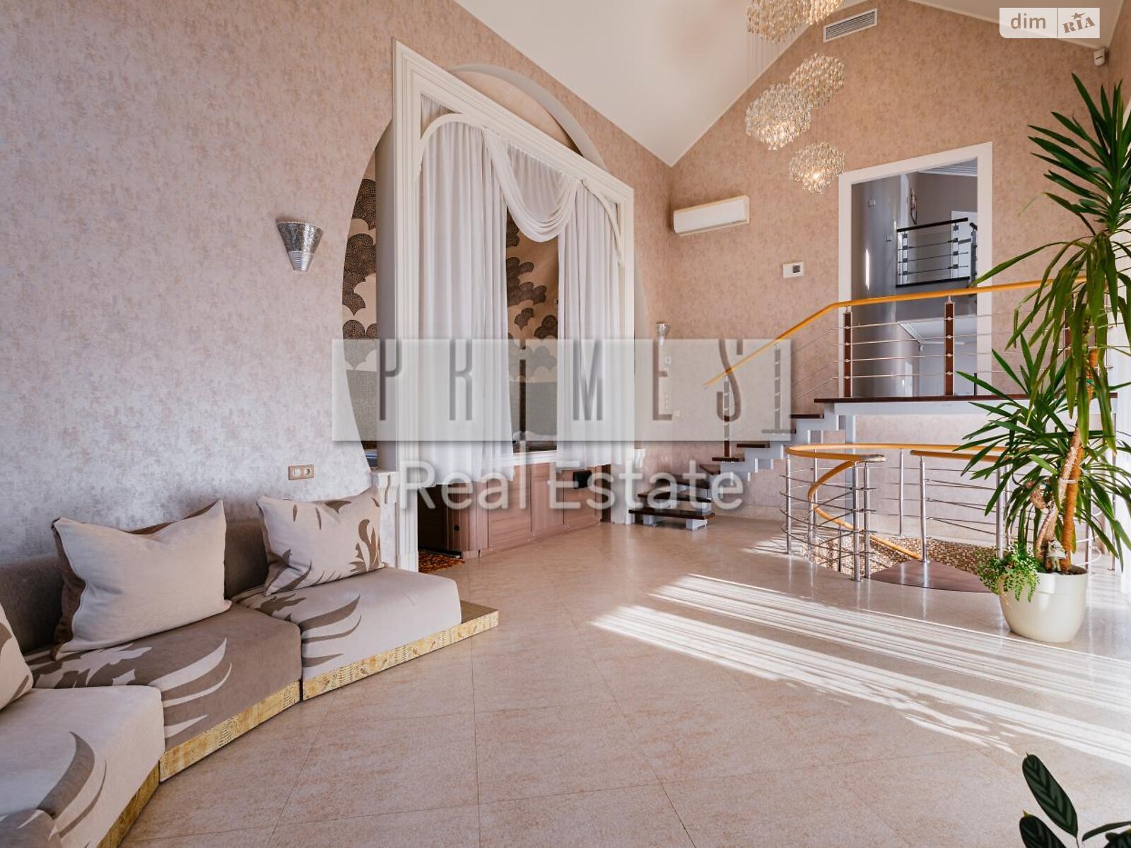 двоповерховий будинок з верандою, 560 кв. м, цегла. Продаж у Києві фото 1 двоповерховий будинок з верандою, 560 кв. м, цегла. Продаж у Києві фото 1