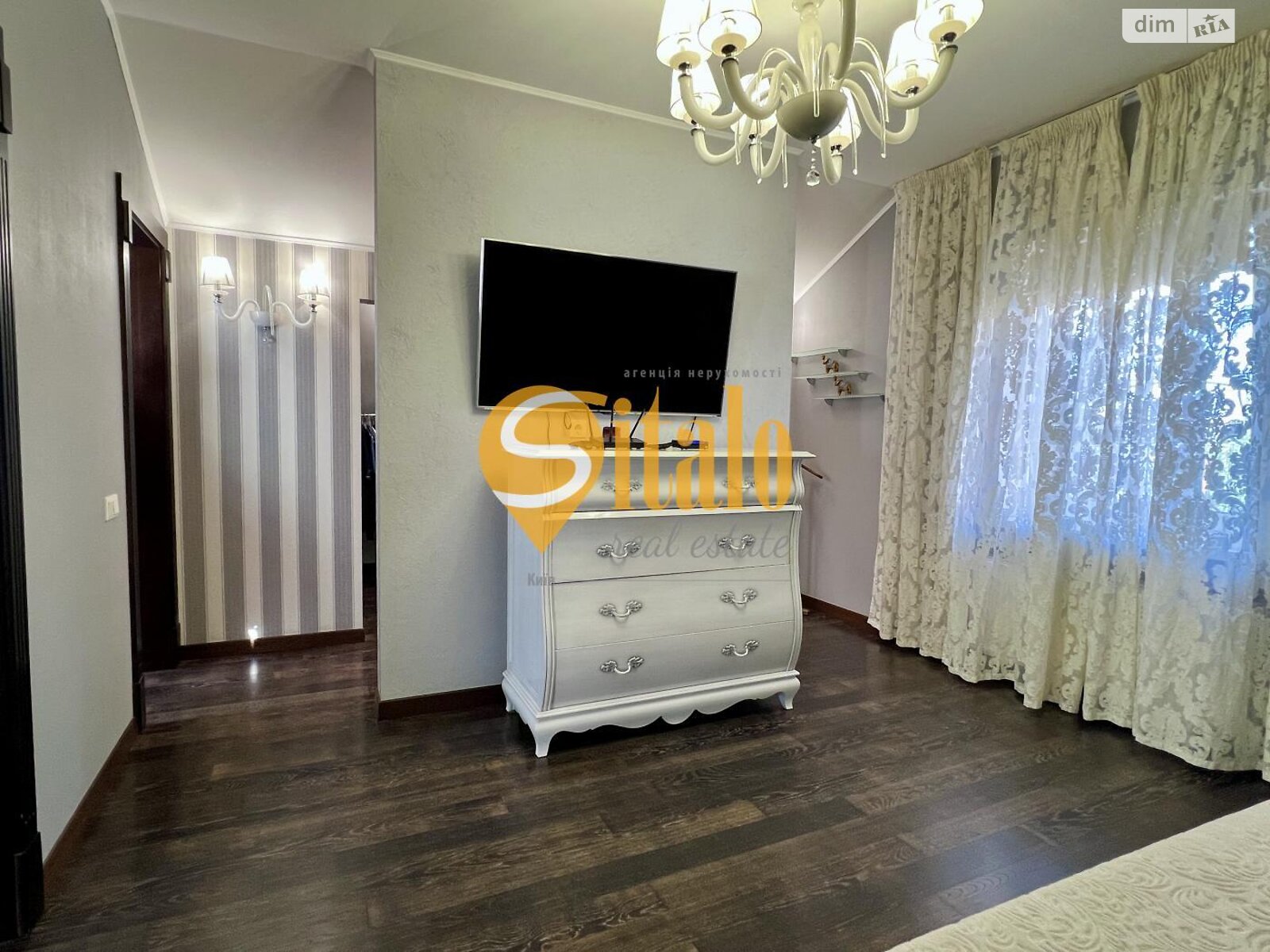 двоповерховий будинок з ремонтом, 235 кв. м, цегла. Продаж в Києві, район Нижні сади фото 1 двоповерховий будинок з ремонтом, 235 кв. м, цегла. Продаж в Києві, район Нижні сади фото 1