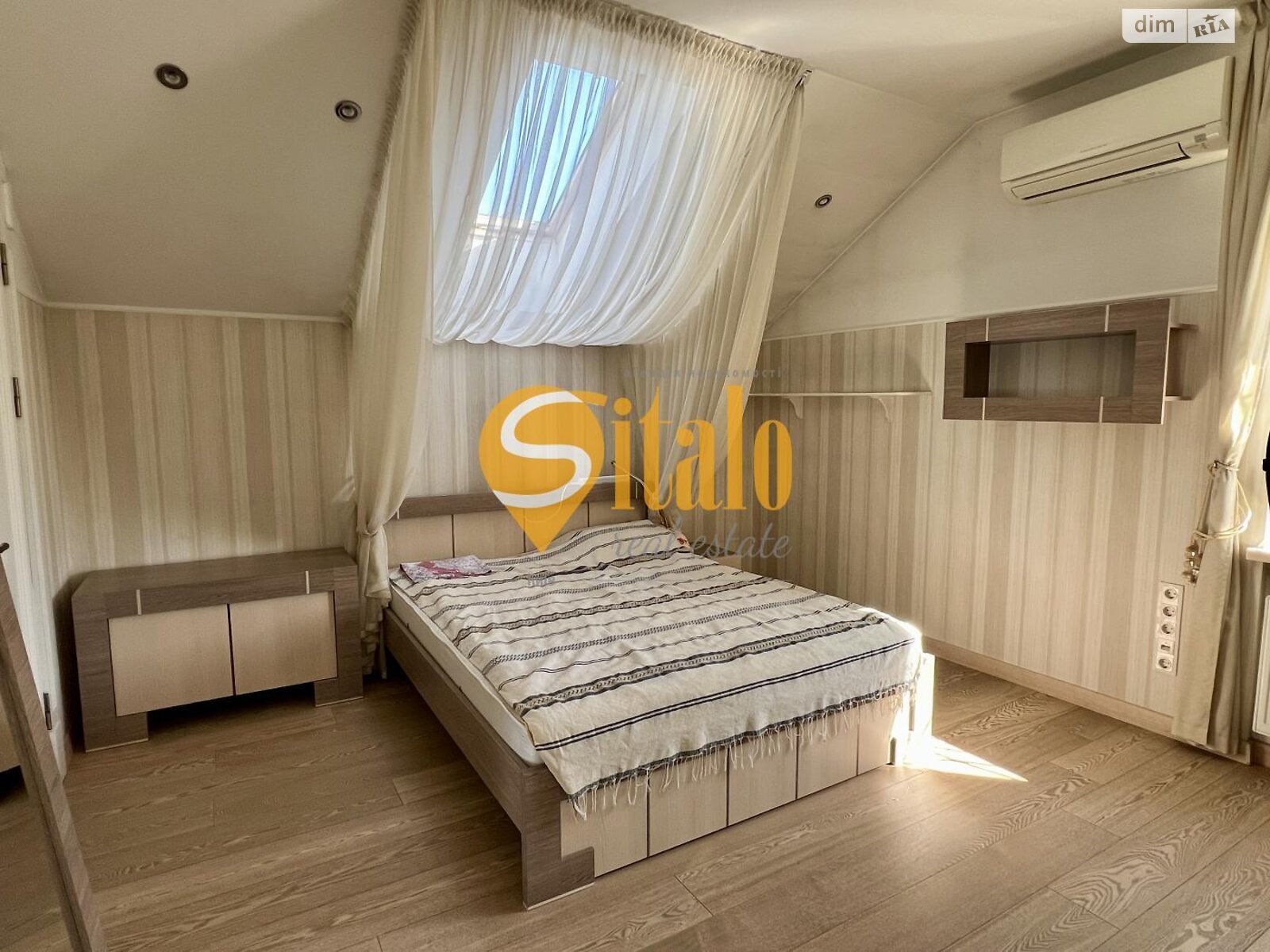 двоповерховий будинок з ремонтом, 235 кв. м, цегла. Продаж в Києві, район Нижні сади фото 1 двоповерховий будинок з ремонтом, 235 кв. м, цегла. Продаж в Києві, район Нижні сади фото 1