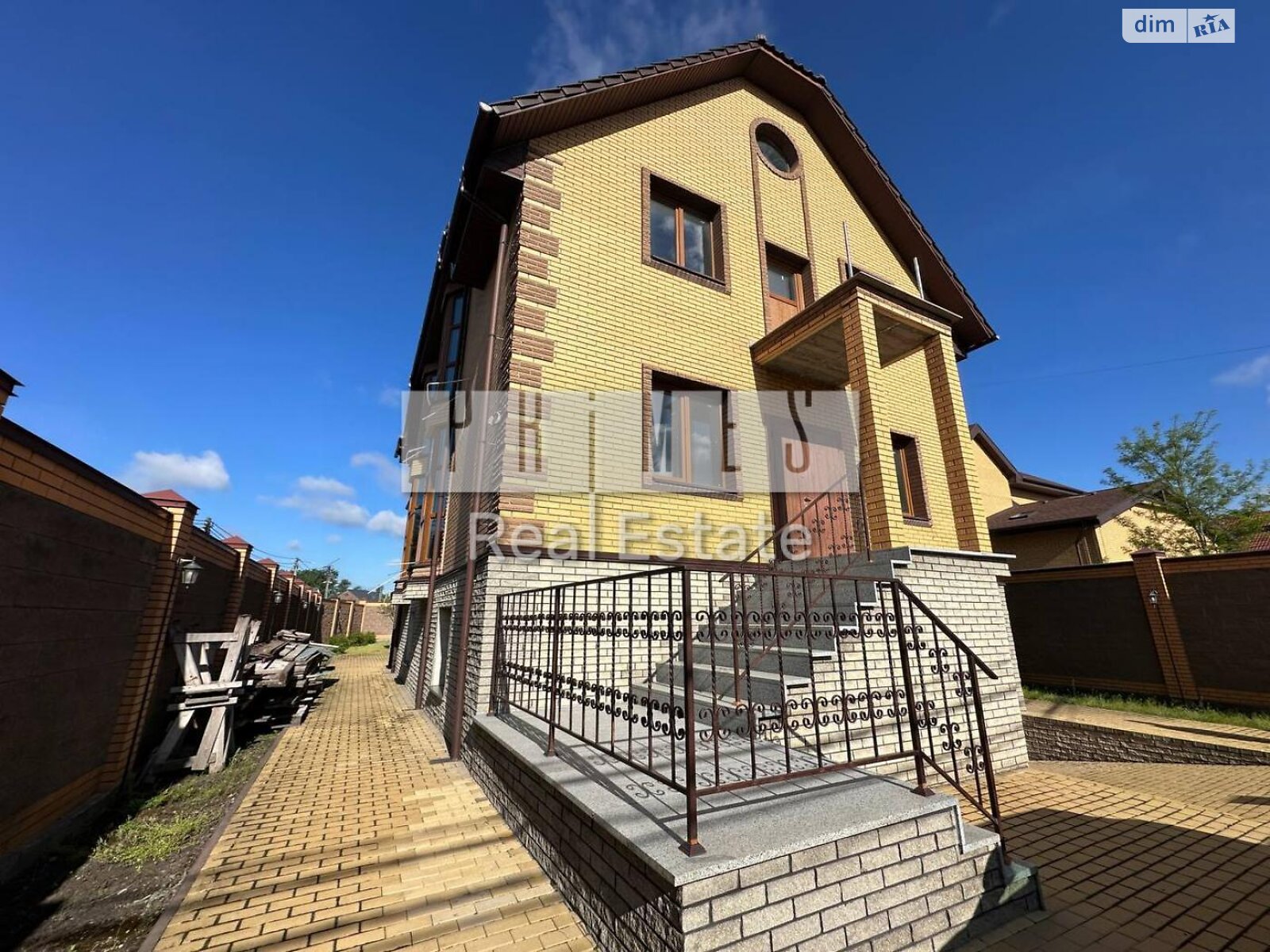 триповерховий будинок, 287 кв. м, цегла. Продаж у Києві фото 1 триповерховий будинок, 287 кв. м, цегла. Продаж у Києві фото 1
