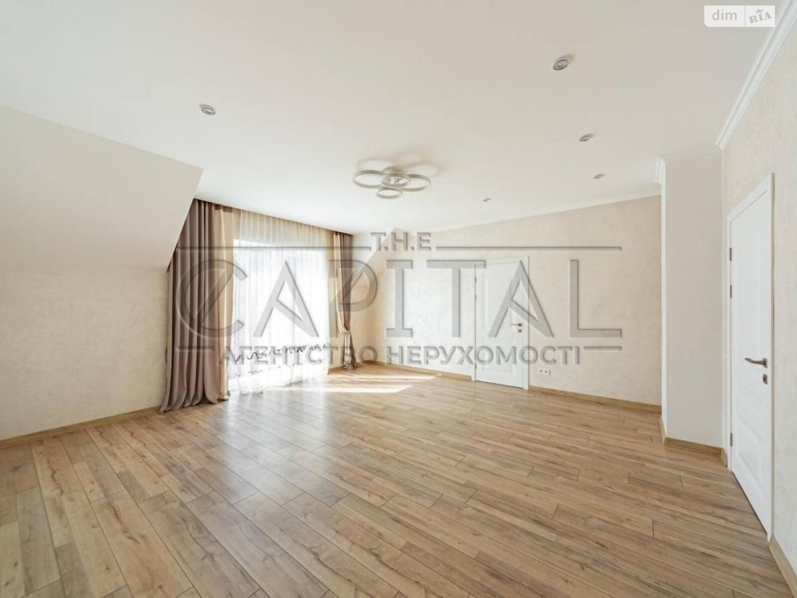 двоповерховий будинок з гаражем, 280 кв. м, цегла. Продаж в Києві, район Осокорки фото 1 двоповерховий будинок з гаражем, 280 кв. м, цегла. Продаж в Києві, район Осокорки фото 1