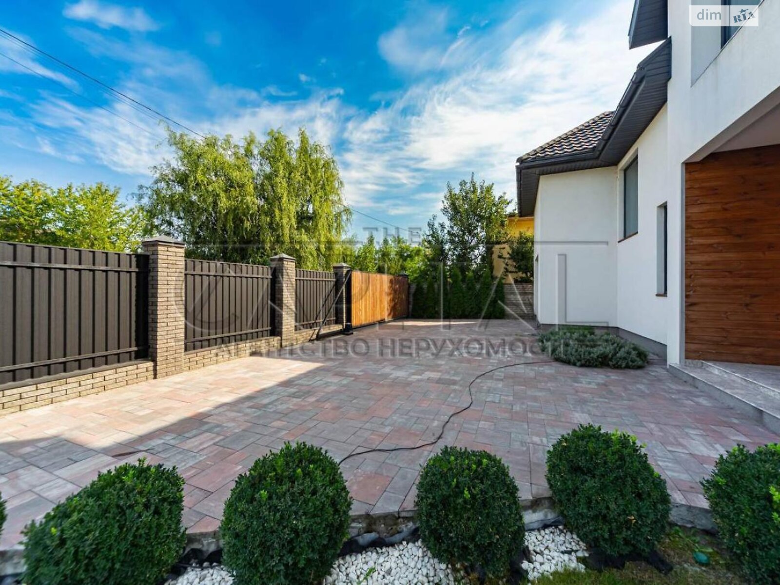 двоповерховий будинок з гаражем, 280 кв. м, цегла. Продаж в Києві, район Осокорки фото 1 двоповерховий будинок з гаражем, 280 кв. м, цегла. Продаж в Києві, район Осокорки фото 1