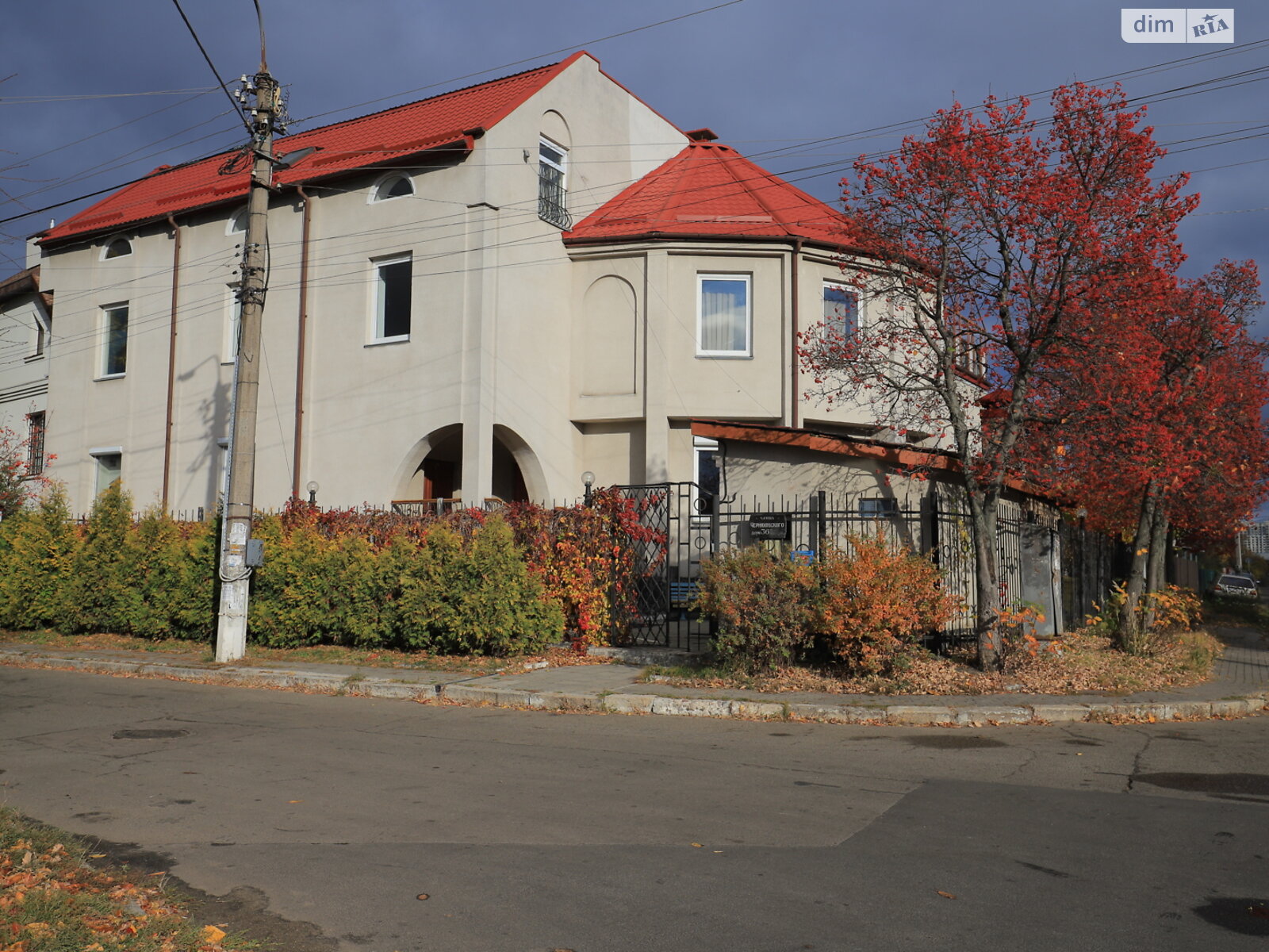 двухэтажный дом с мансардой, 955.1 кв. м, кирпич. Продажа в Киеве район Шевченковский фото 1 двухэтажный дом с мансардой, 955.1 кв. м, кирпич. Продажа в Киеве район Шевченковский фото 1