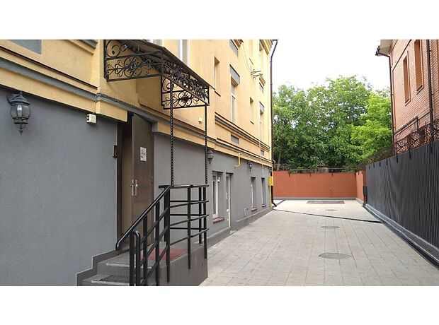 триповерховий будинок, 1005 кв. м, цегла. Продаж в Києві, район Шевченківський фото 1 триповерховий будинок, 1005 кв. м, цегла. Продаж в Києві, район Шевченківський фото 1