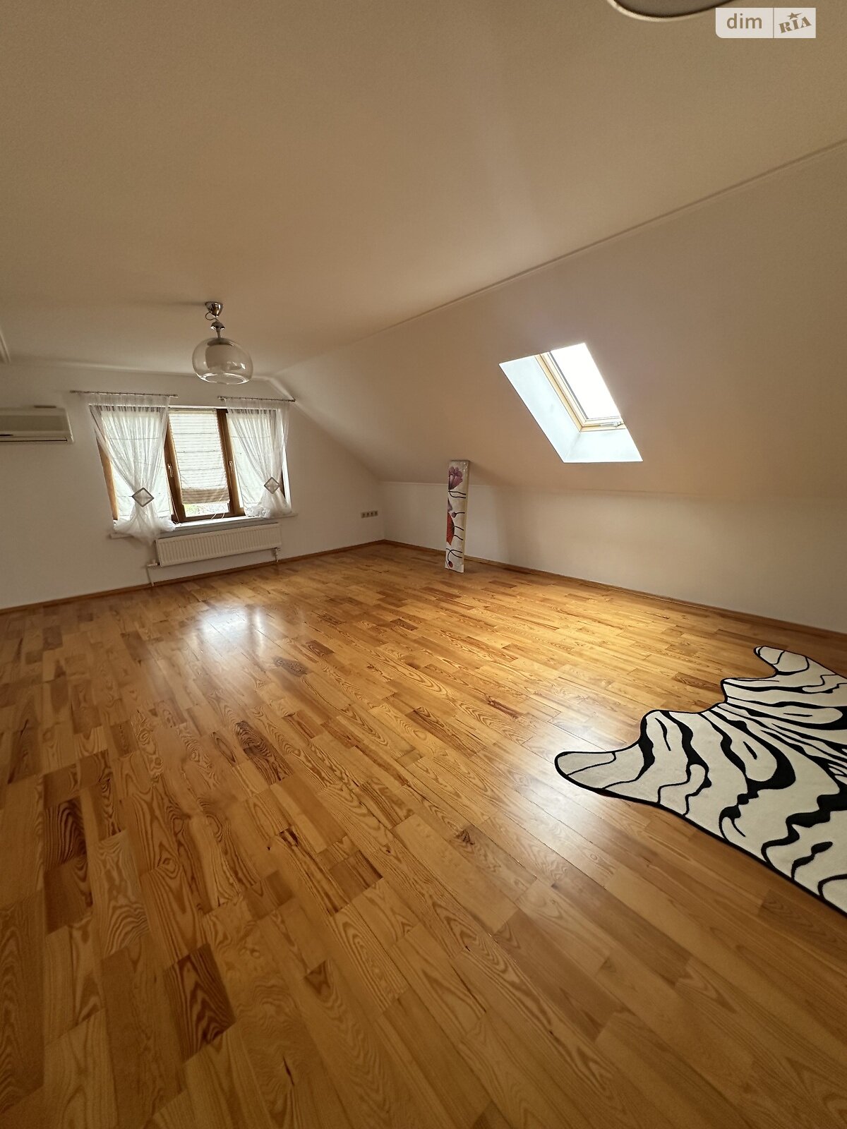 триповерховий будинок з балконом, 218.9 кв. м, цегла. Продаж в Києві, район Ширма фото 1 триповерховий будинок з балконом, 218.9 кв. м, цегла. Продаж в Києві, район Ширма фото 1