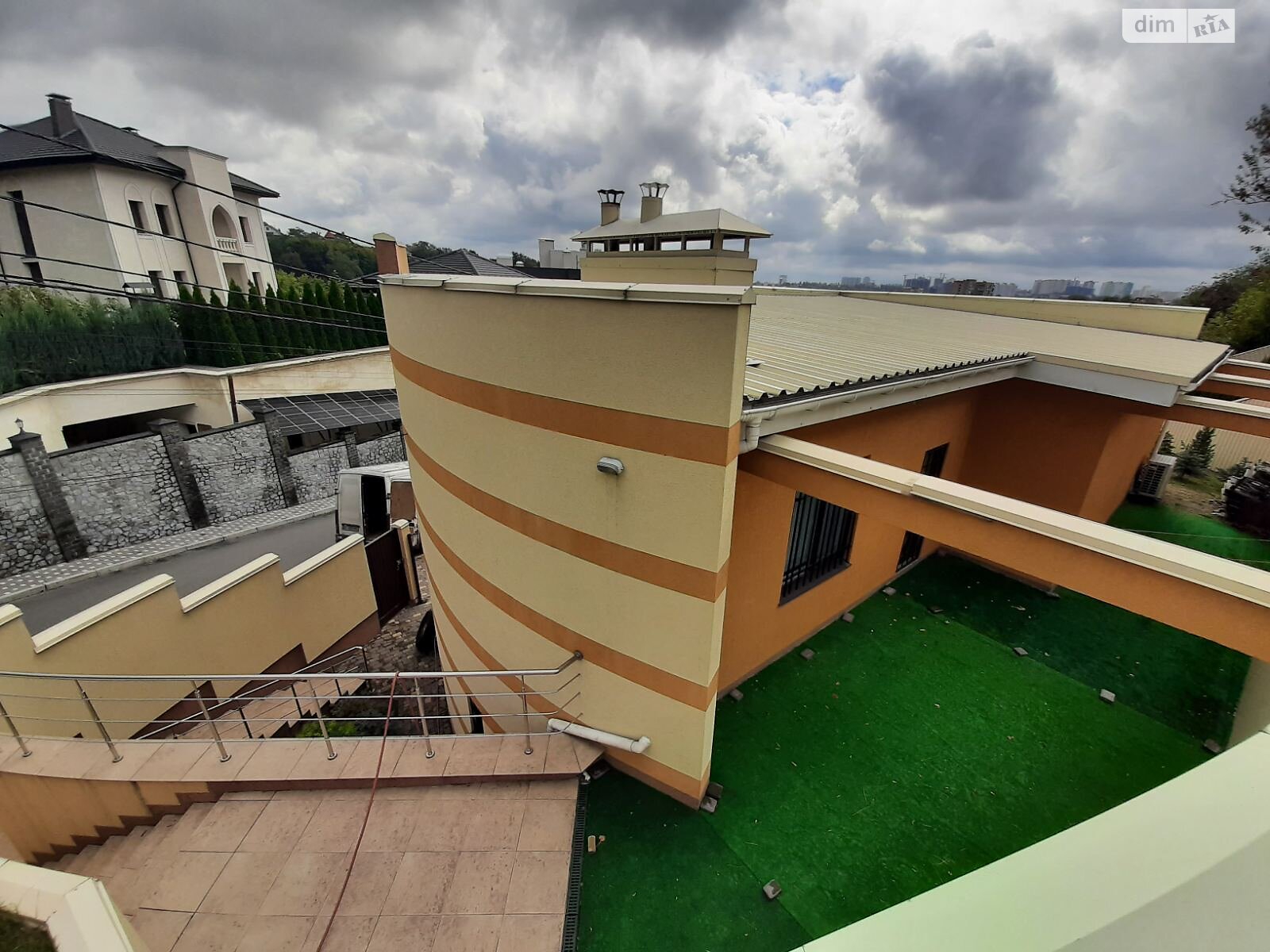 двухэтажный дом с балконом, 190 кв. м, монолитно-каркасный. Продажа в Киеве район Соломенский фото 1