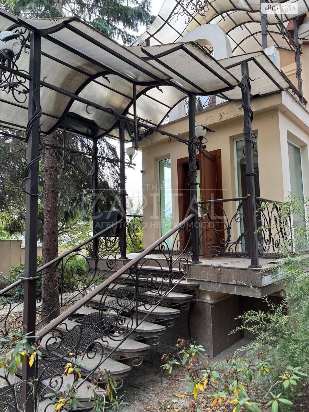 трехэтажный дом с верандой, 600 кв. м, кирпич. Продажа в Киеве район Соломенский фото 1 трехэтажный дом с верандой, 600 кв. м, кирпич. Продажа в Киеве район Соломенский фото 1